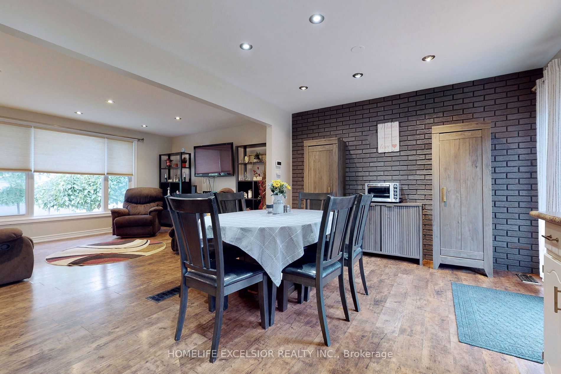 2841 Clarkesville Street