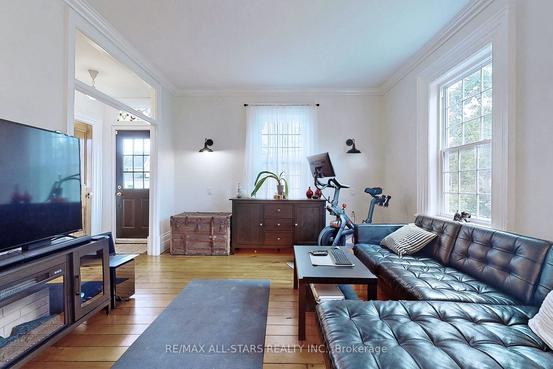 203 Brock St W