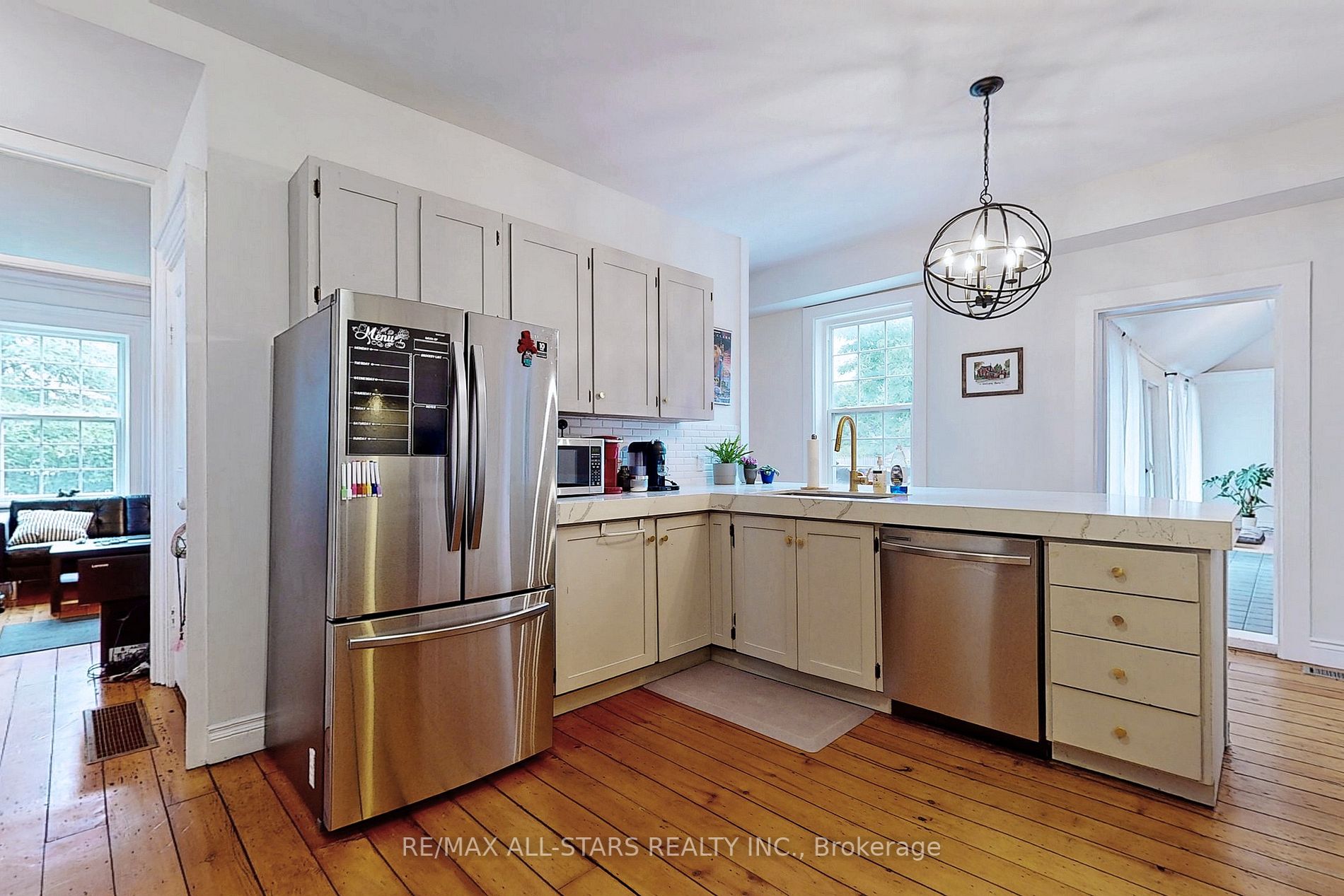 203 Brock St W