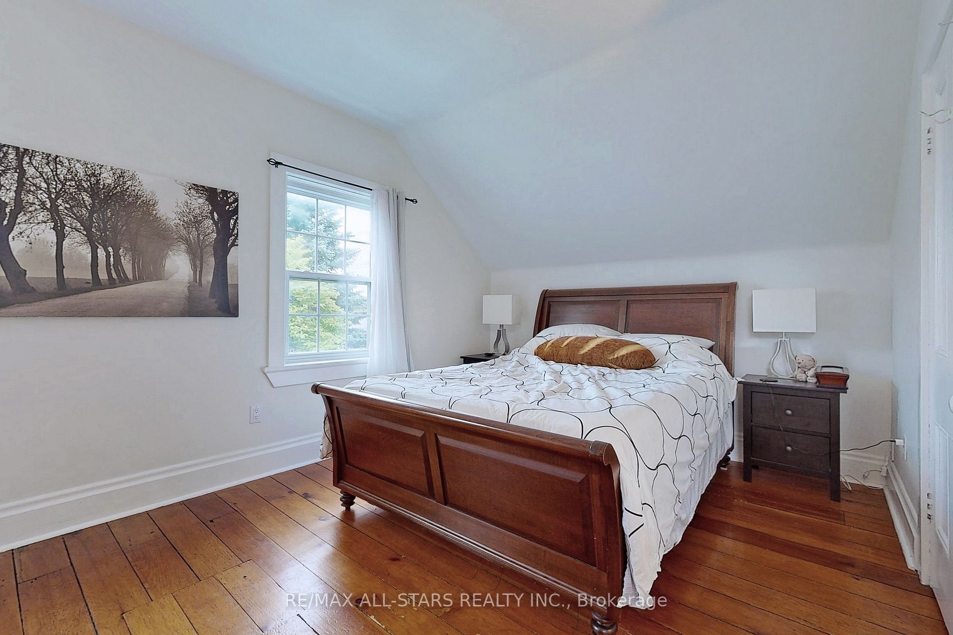 203 Brock St W