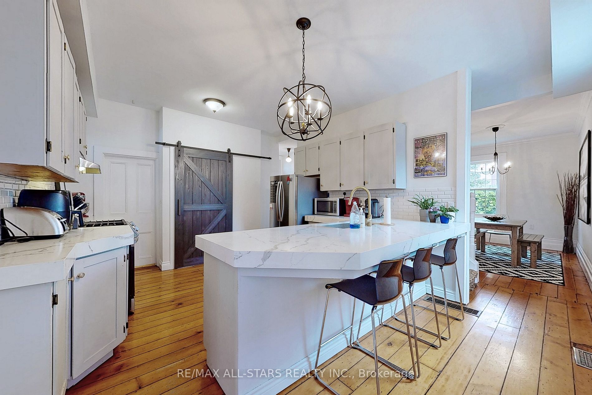 203 Brock St W