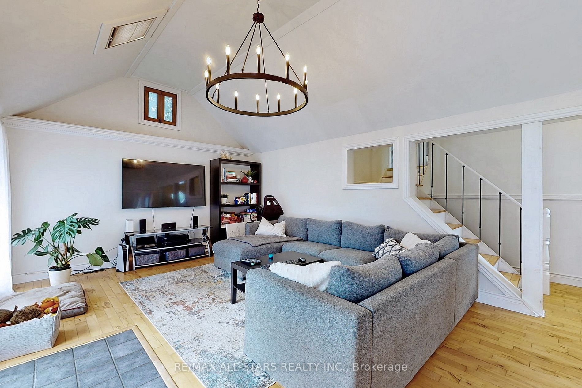 203 Brock St W