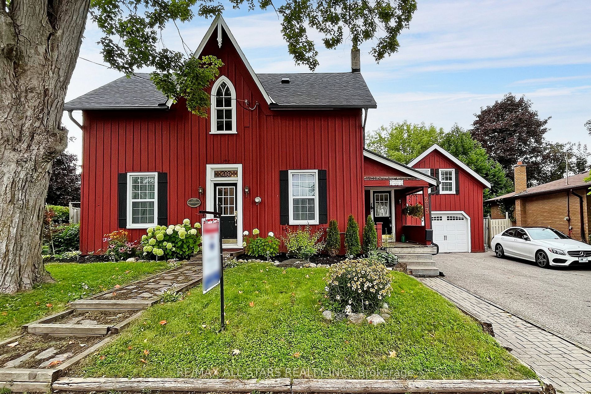 203 Brock St W