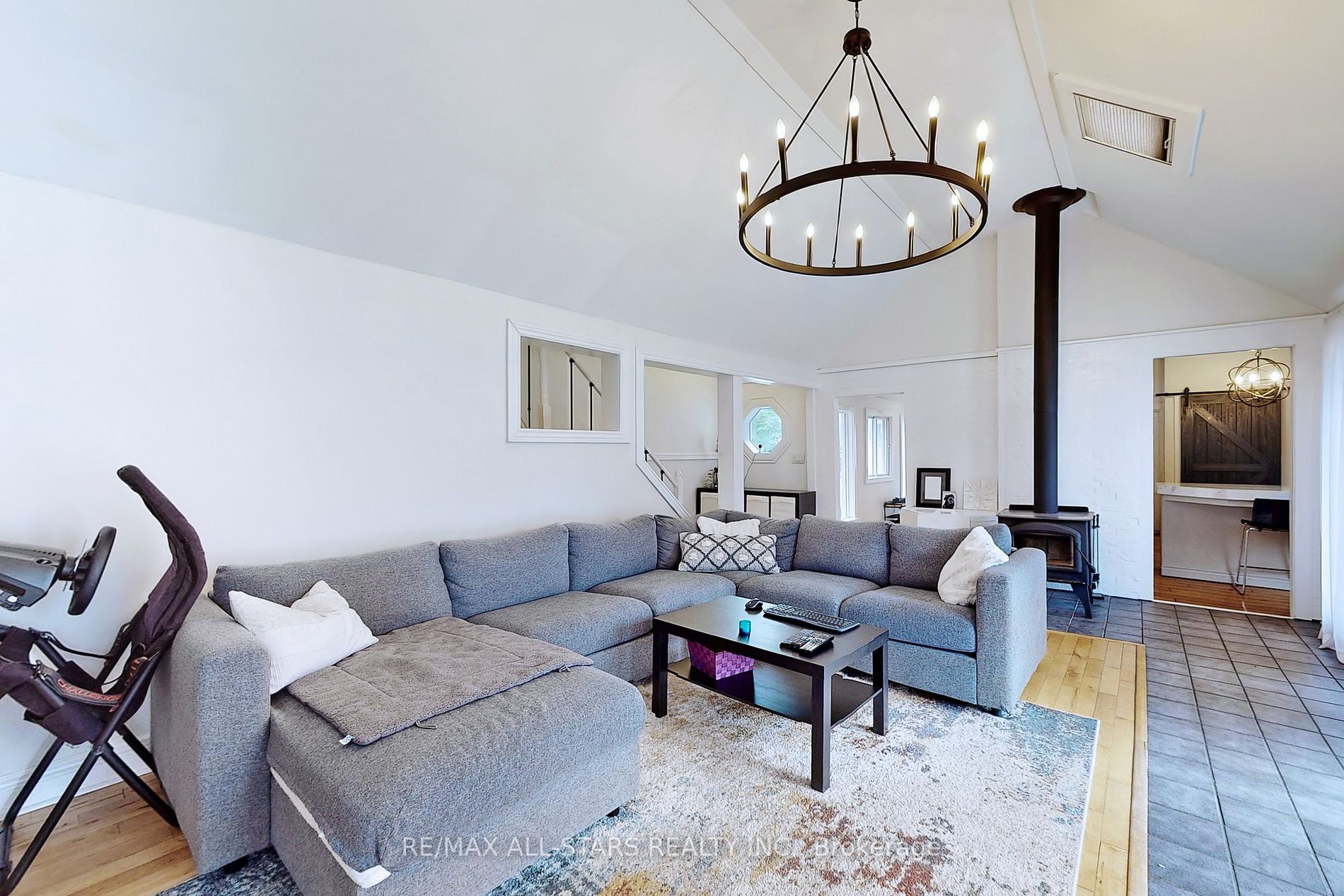 203 Brock St W