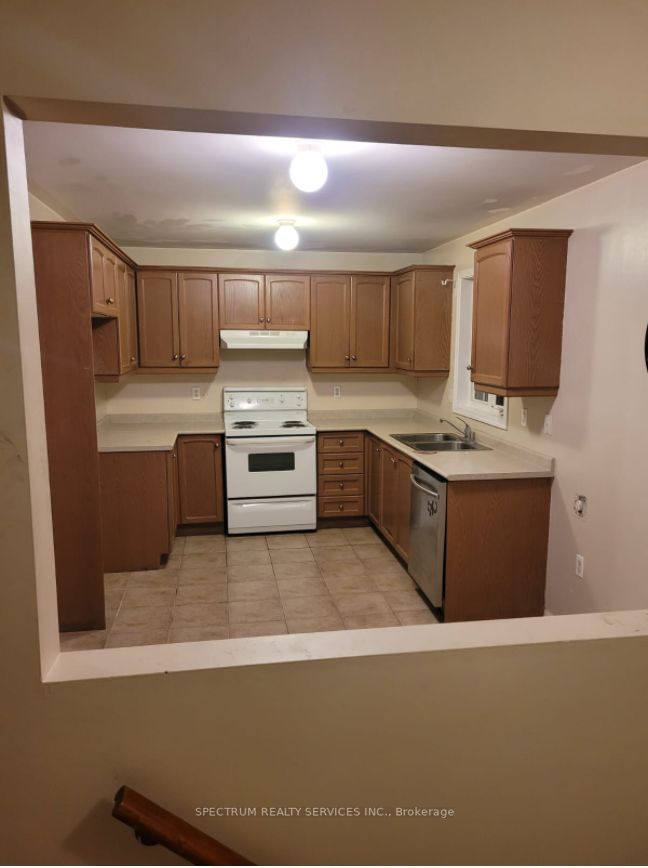 1 Lookout St