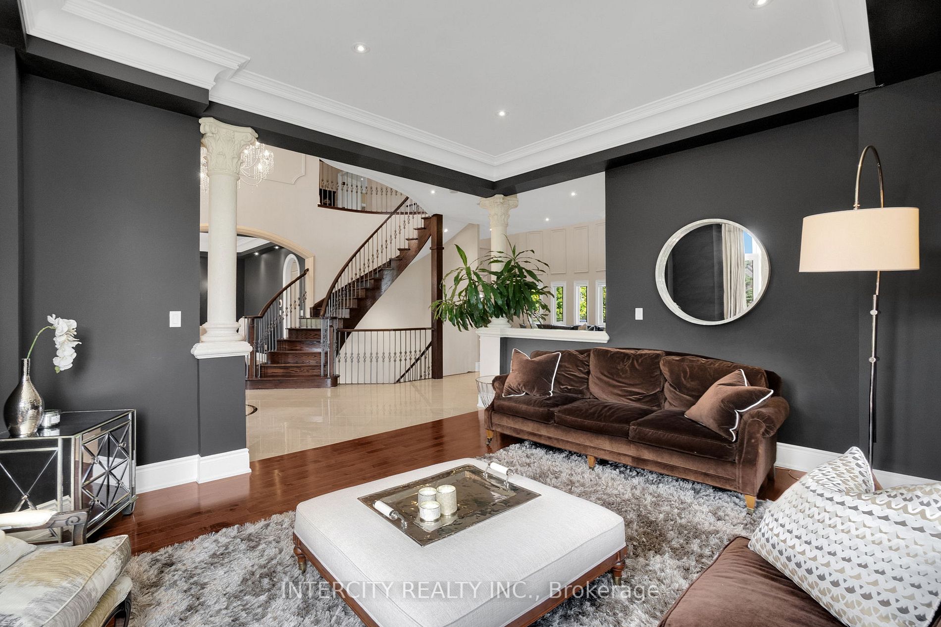 21 Richard Lovat Court