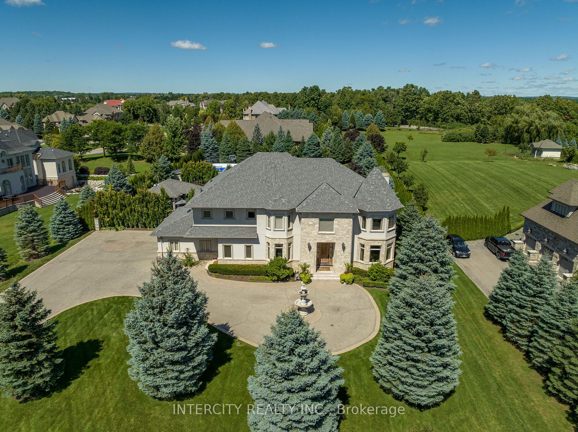 21 Richard Lovat Court