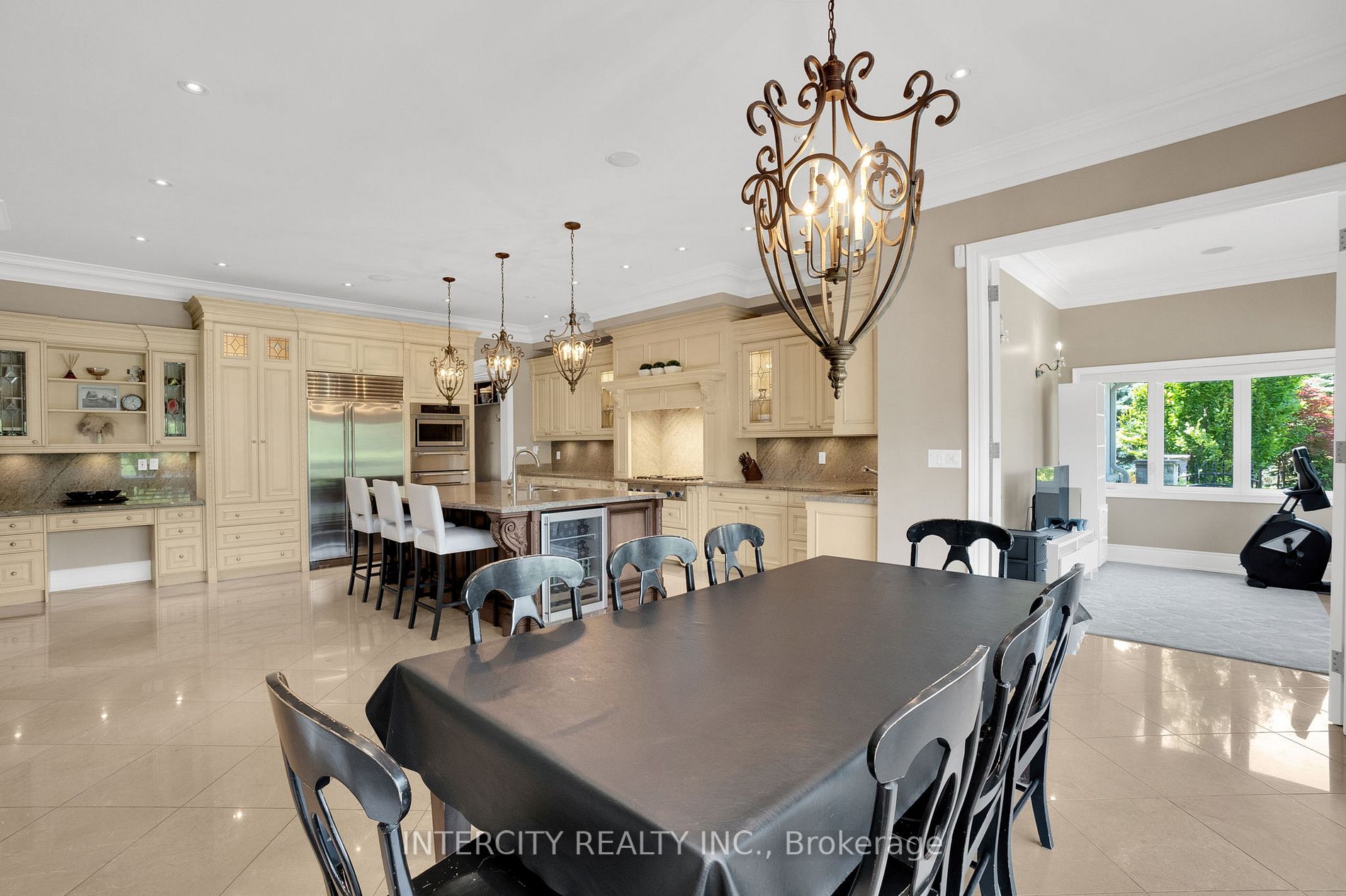 21 Richard Lovat Court