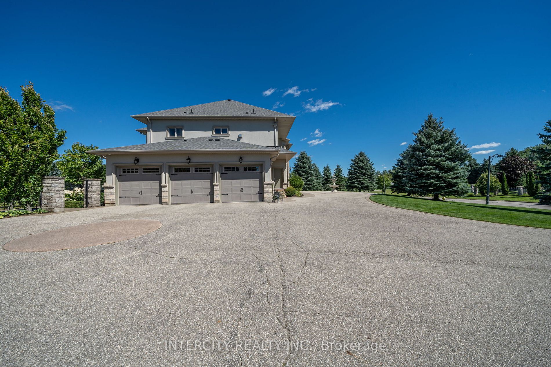21 Richard Lovat Court