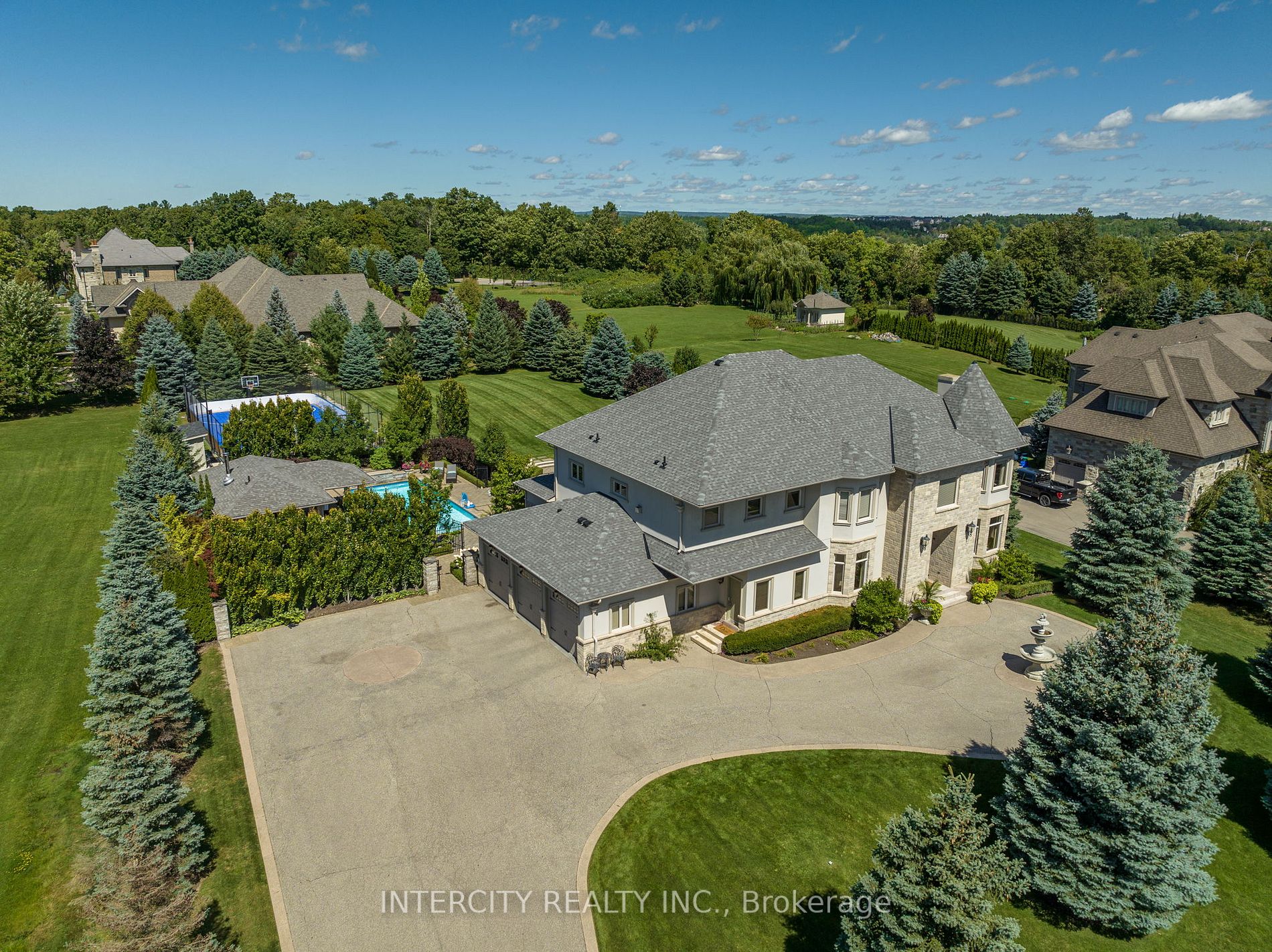 21 Richard Lovat Court