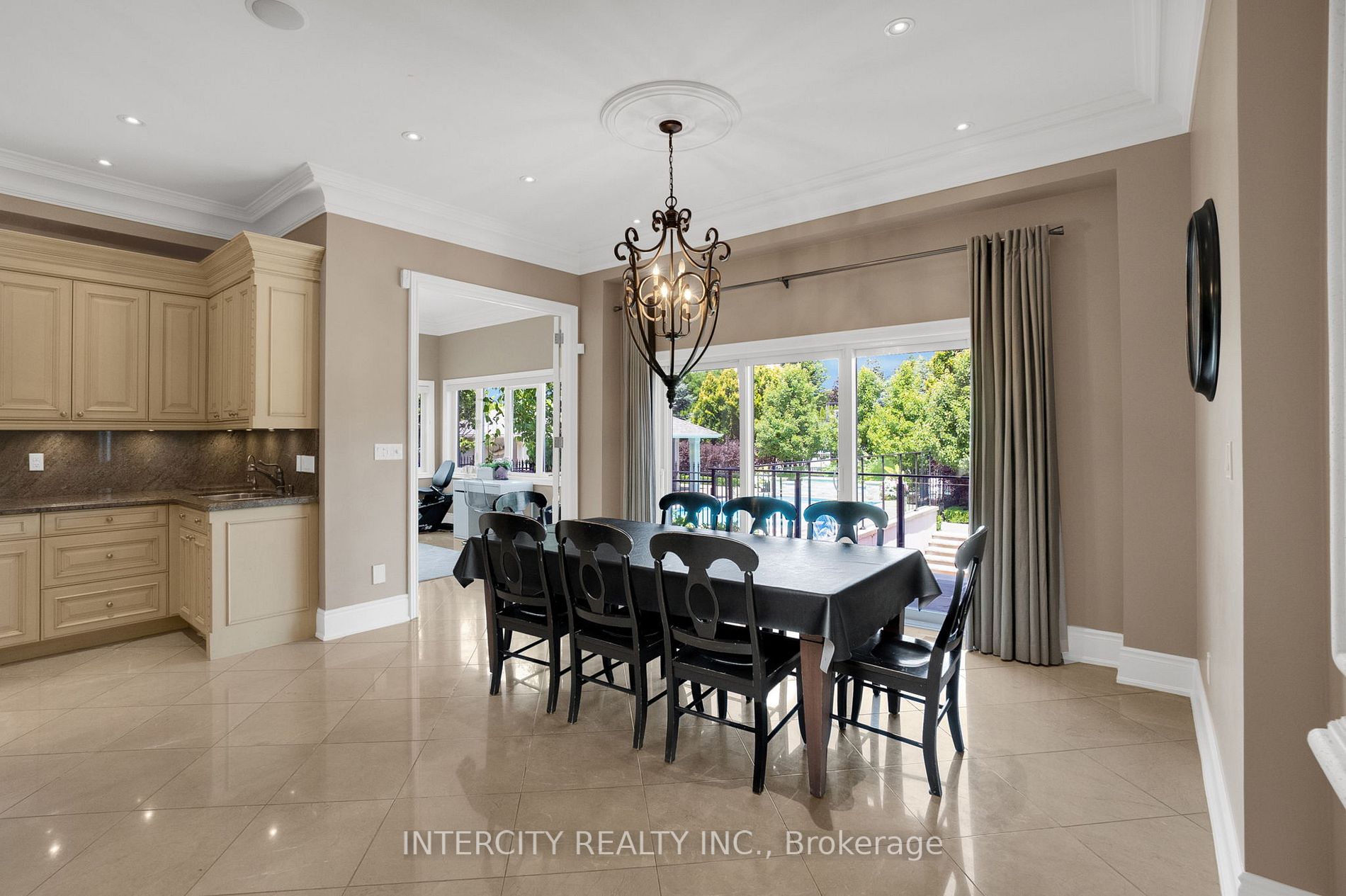 21 Richard Lovat Court