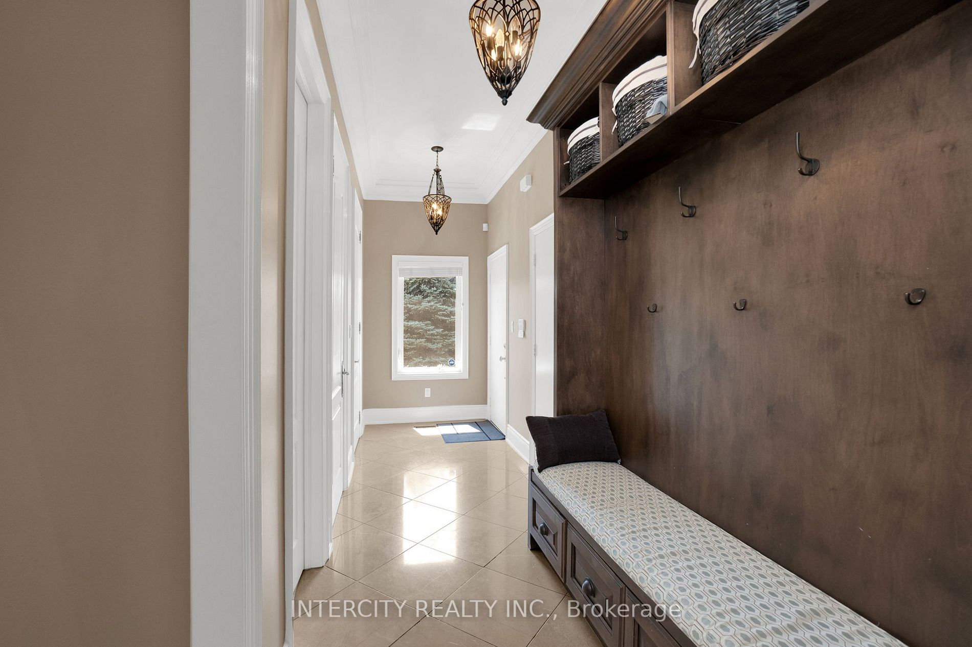 21 Richard Lovat Court