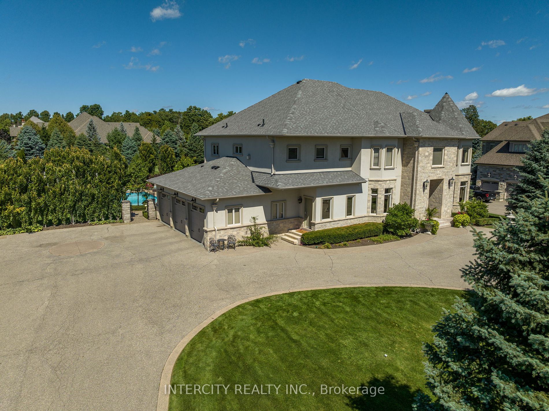 21 Richard Lovat Court