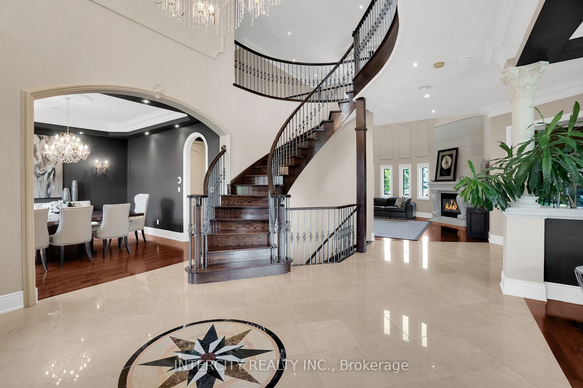 21 Richard Lovat Court