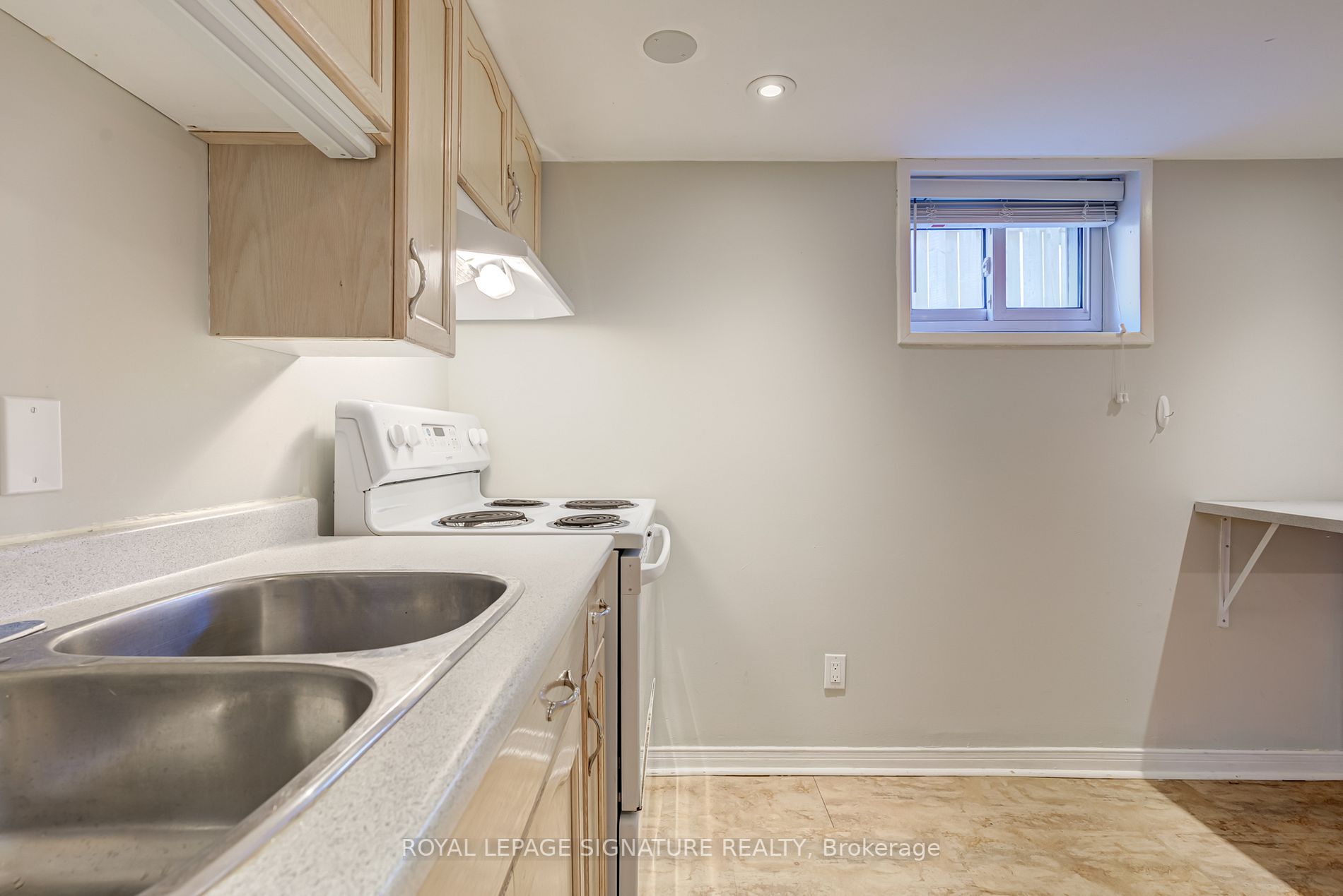 177 John St W