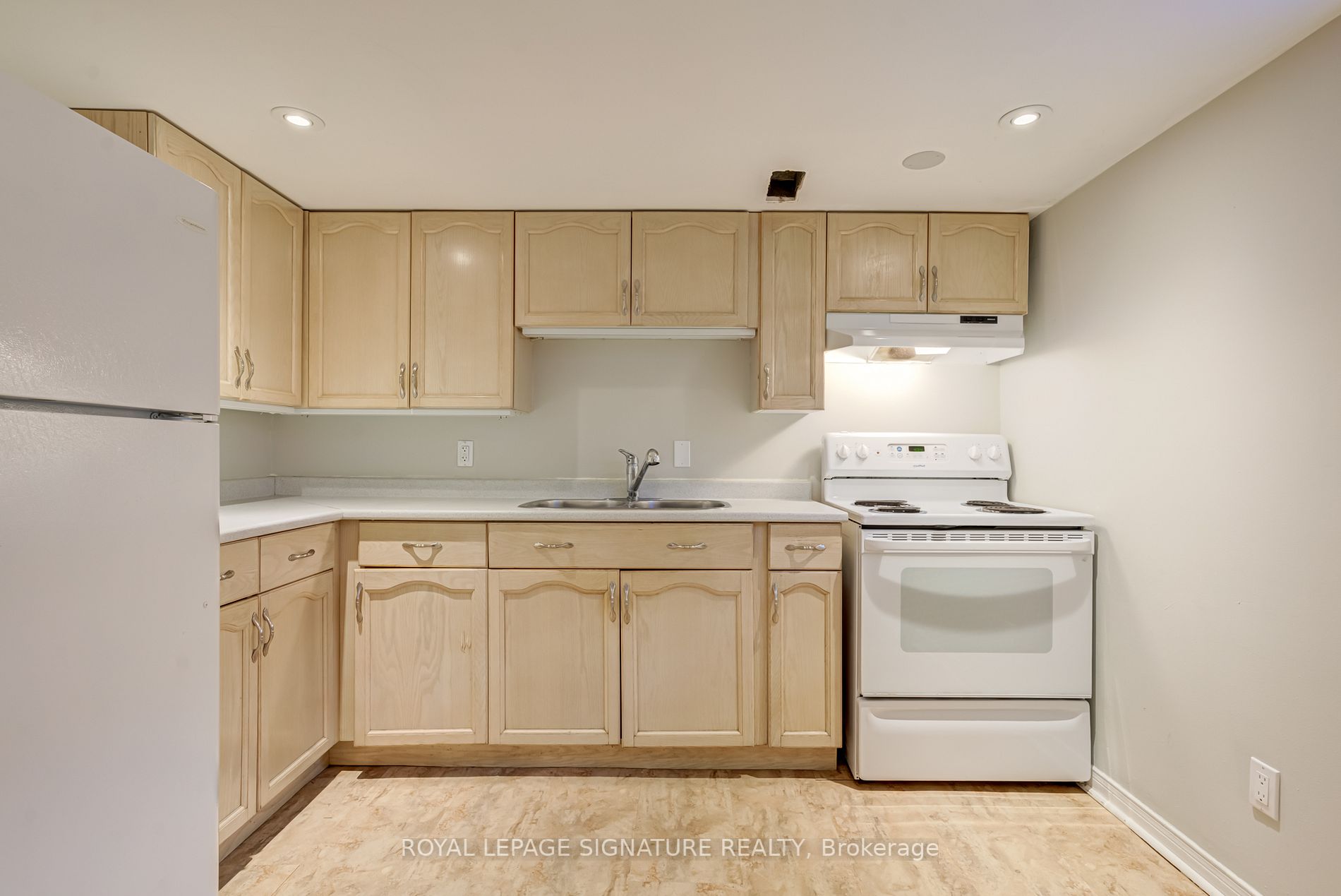 177 John St W