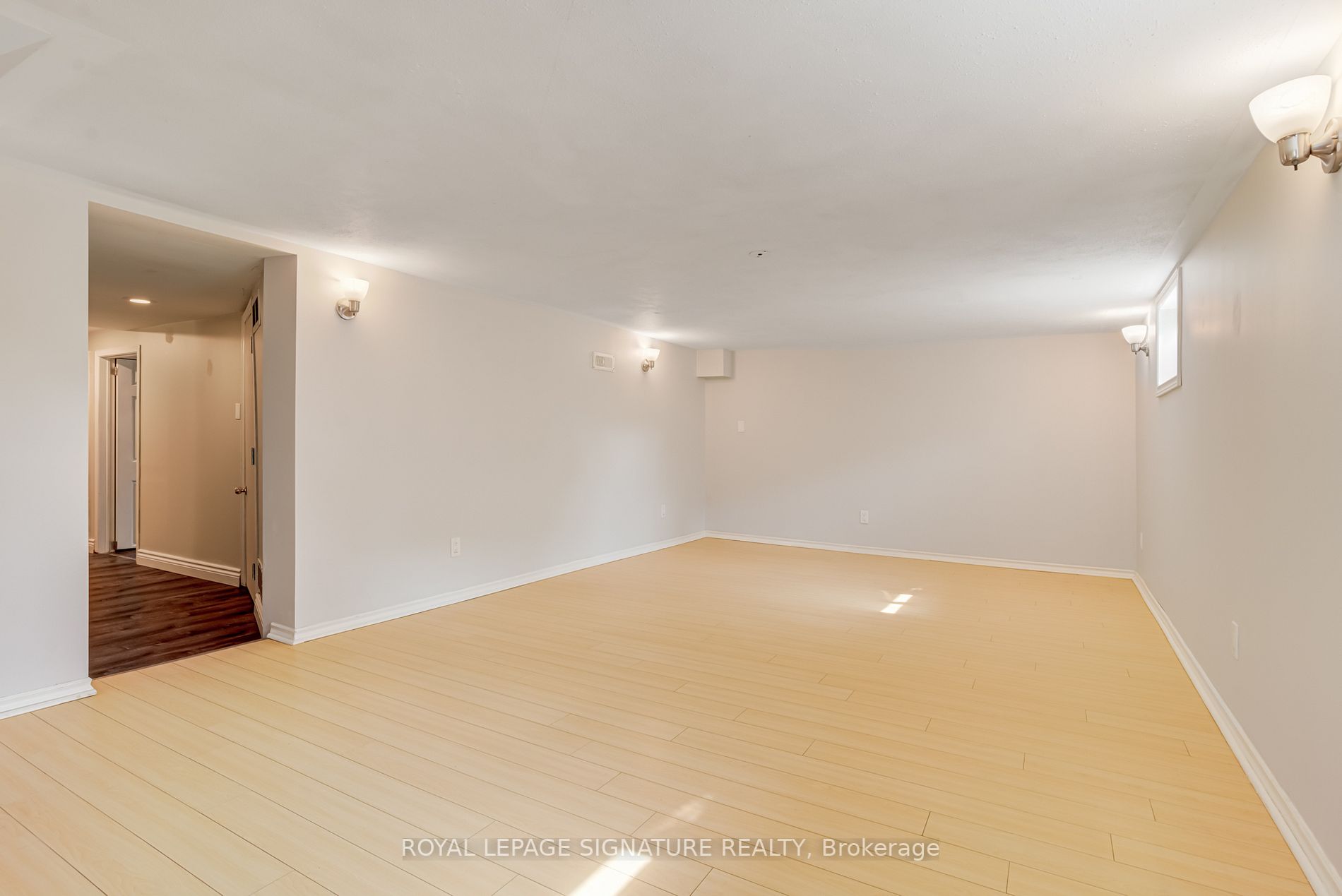 177 John St W