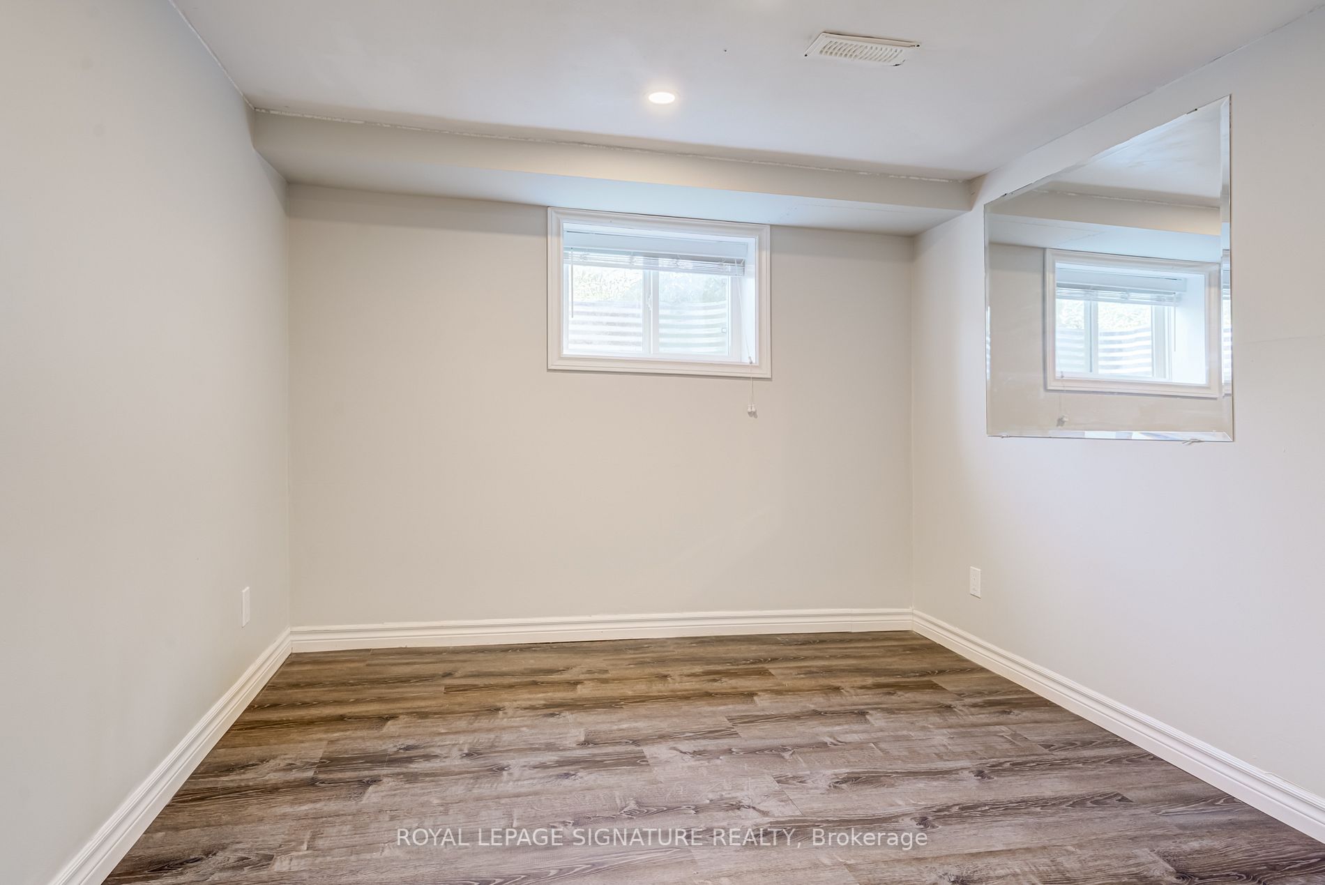 177 John St W