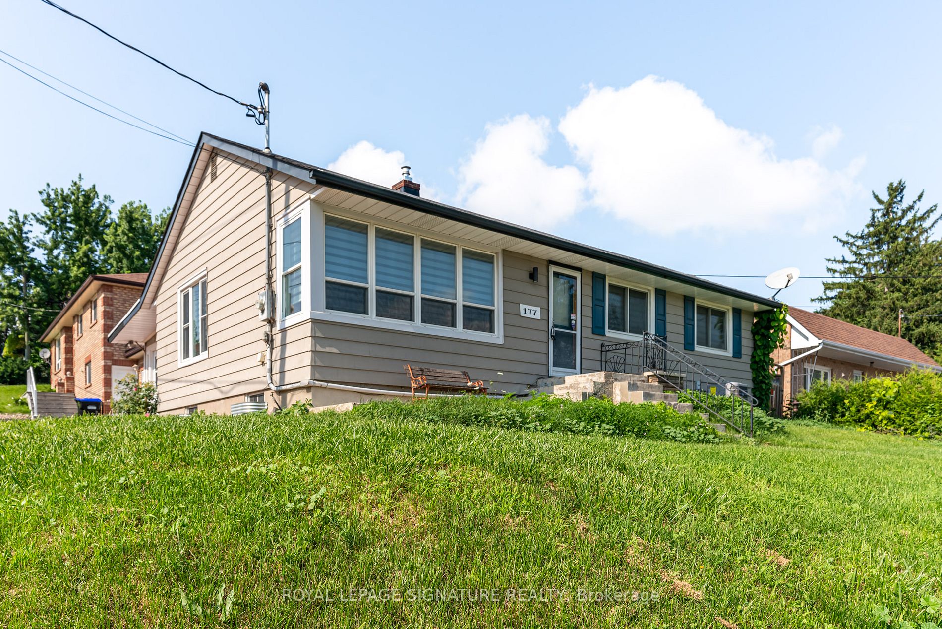177 John St W