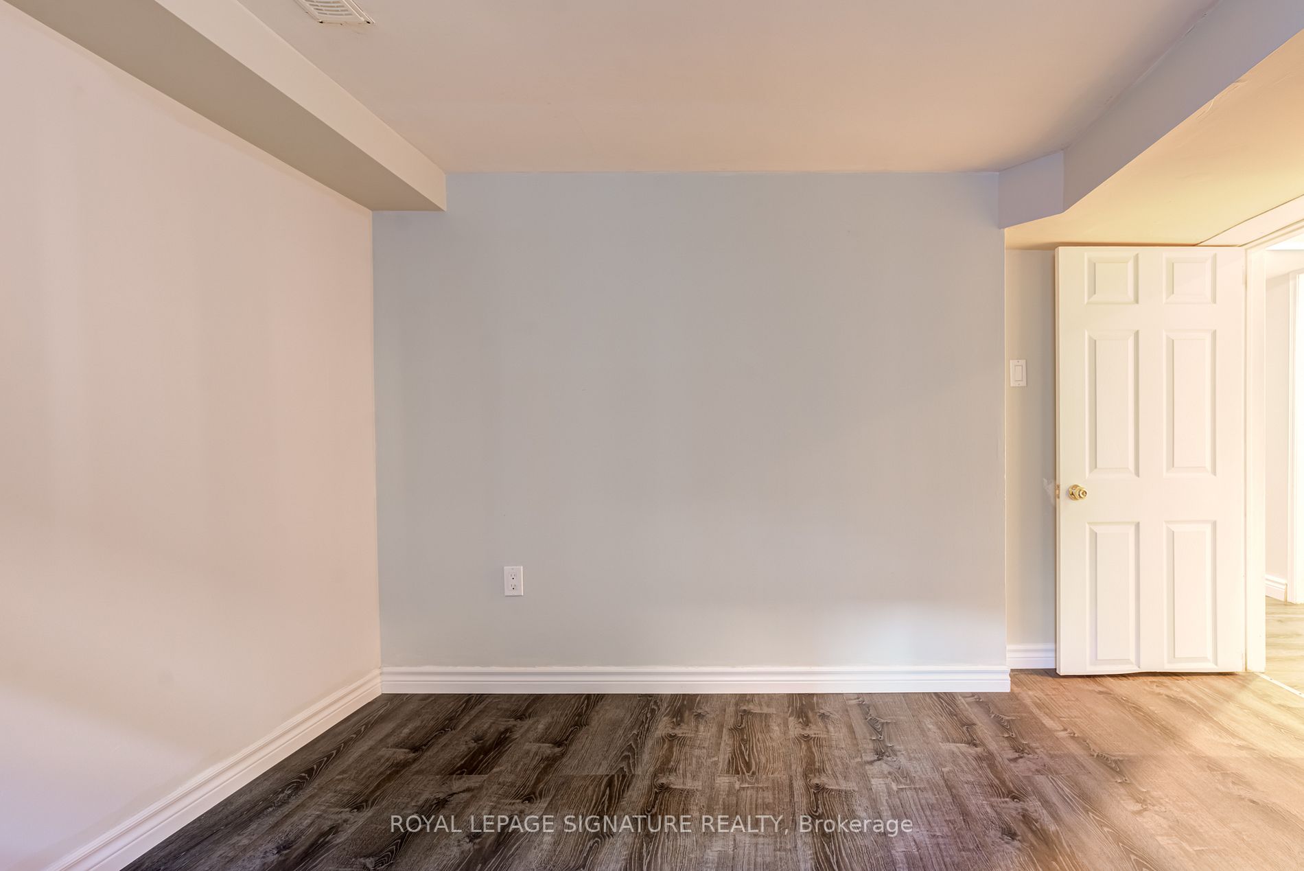 177 John St W
