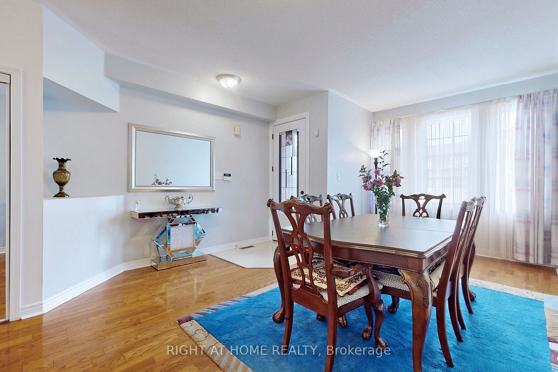 152 Dolce Cres