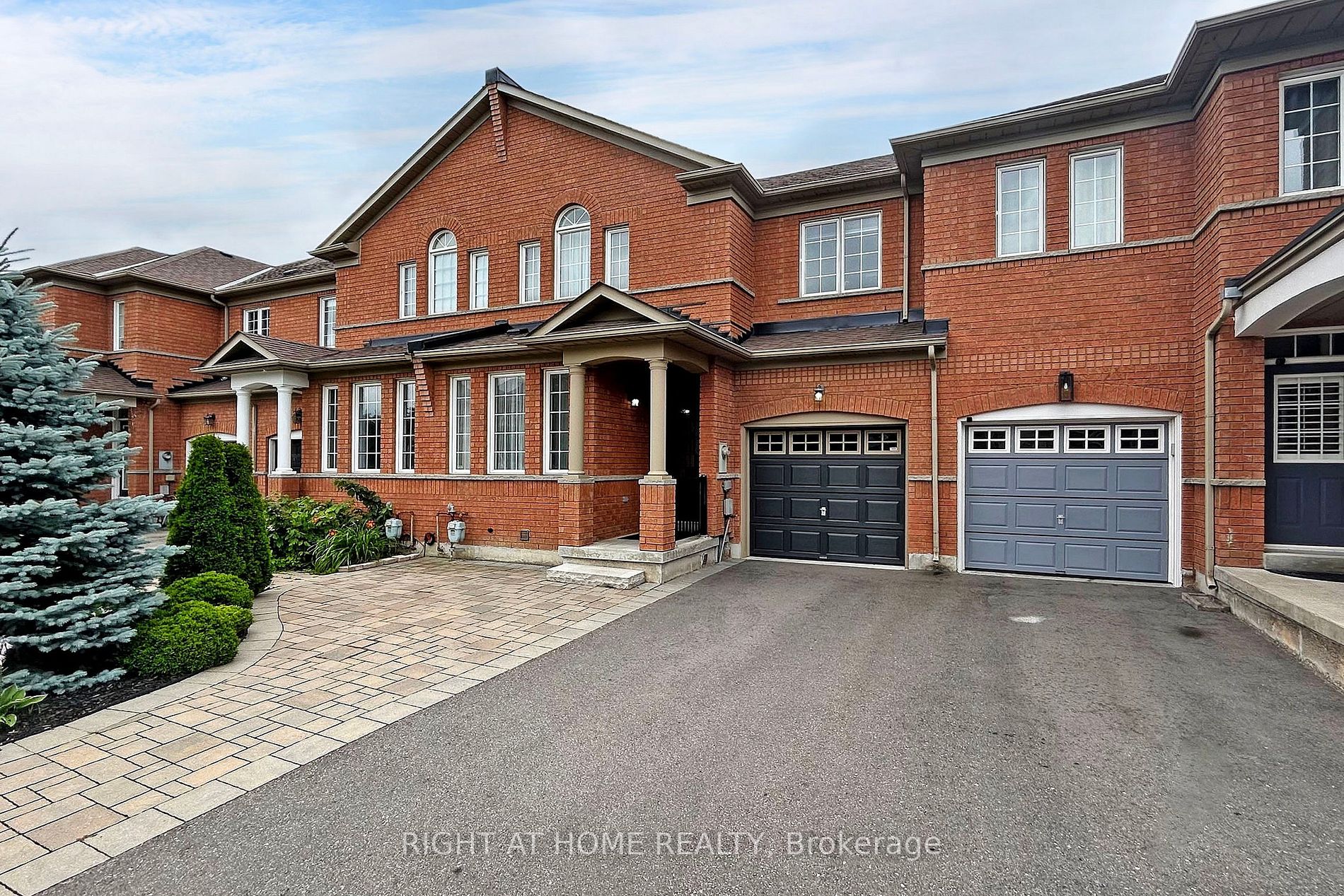 152 Dolce Cres