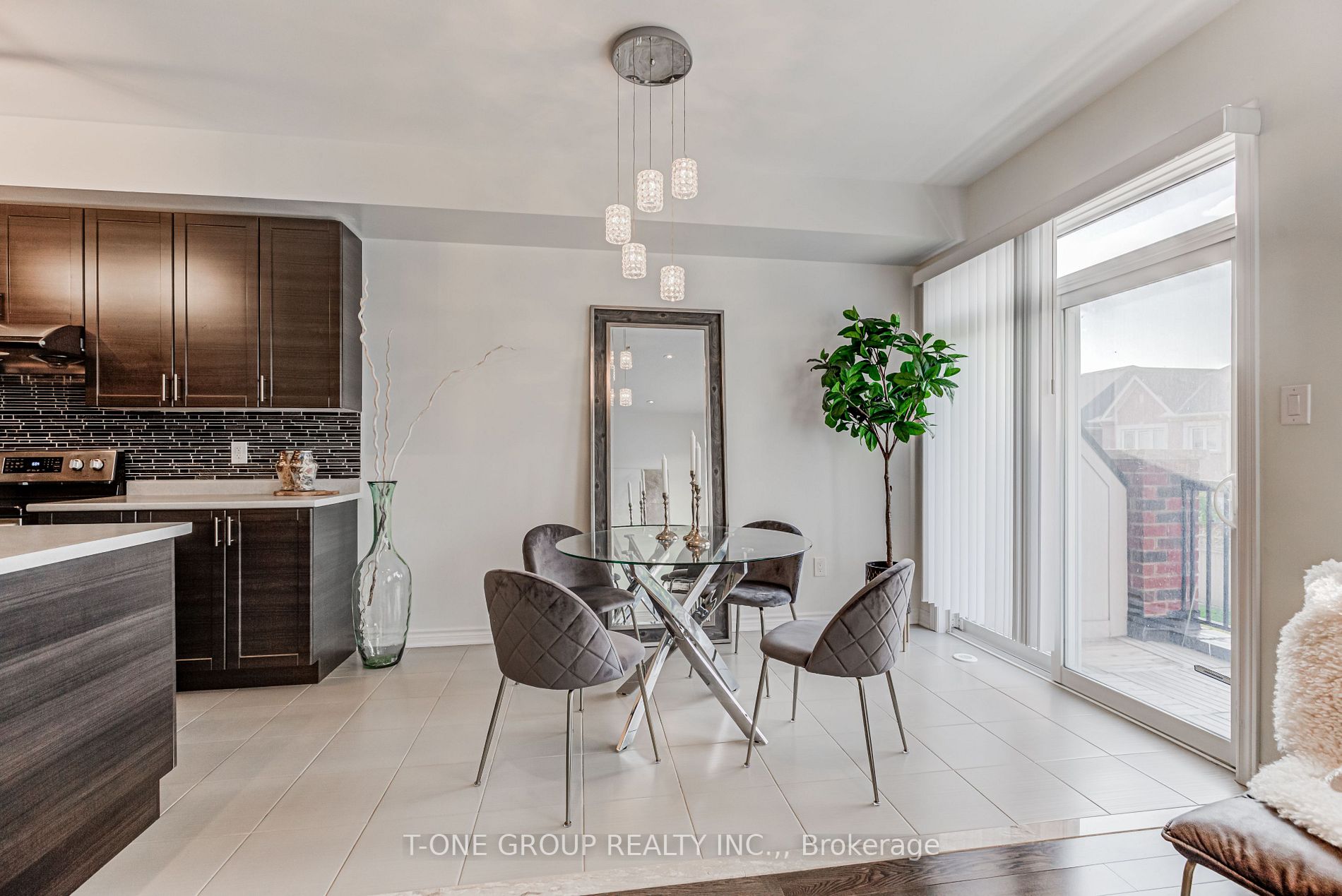281 Dundas Way