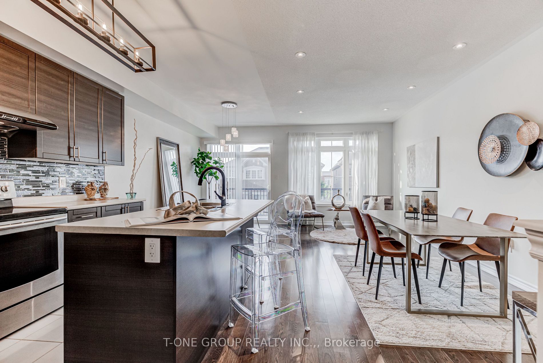 281 Dundas Way