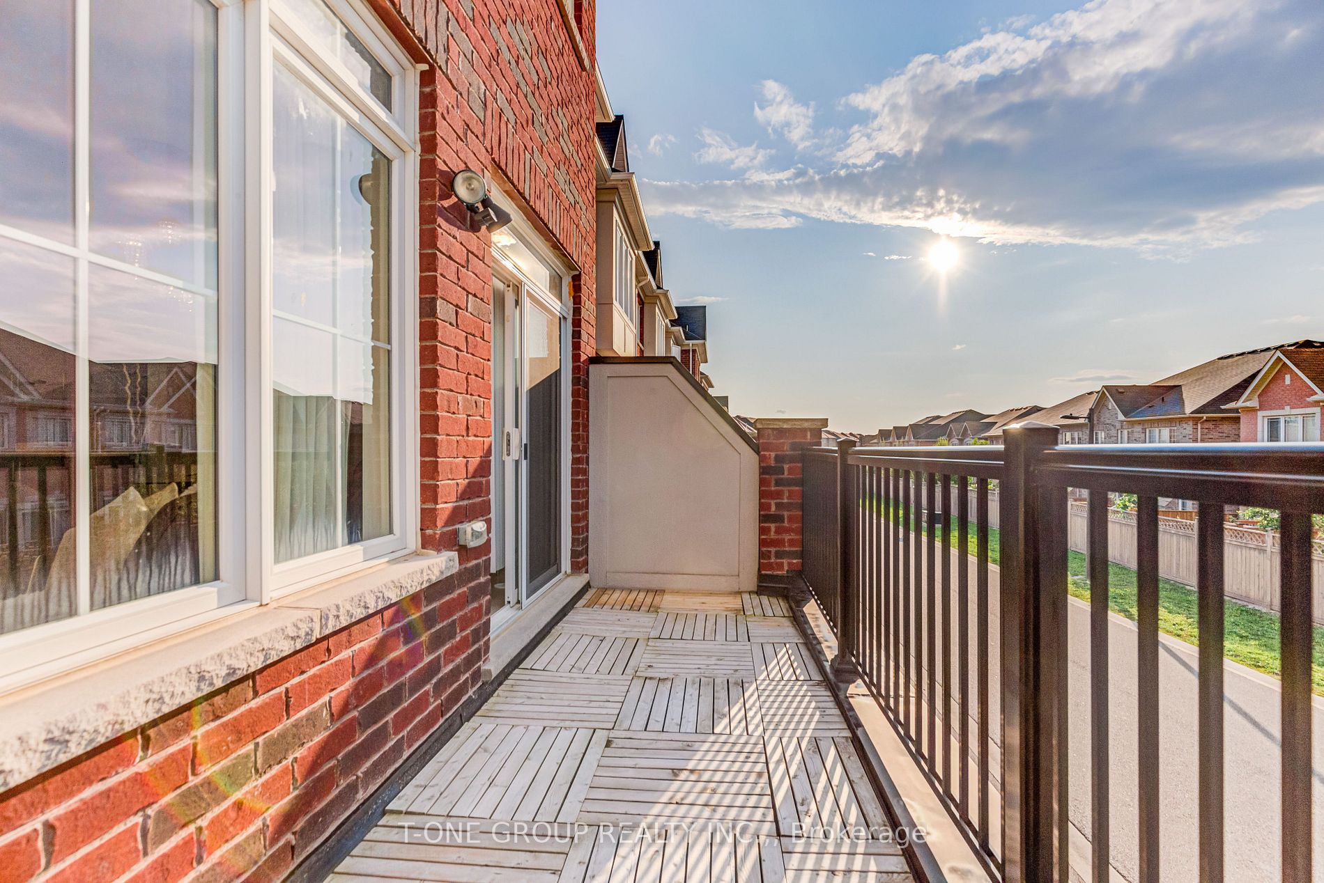 281 Dundas Way