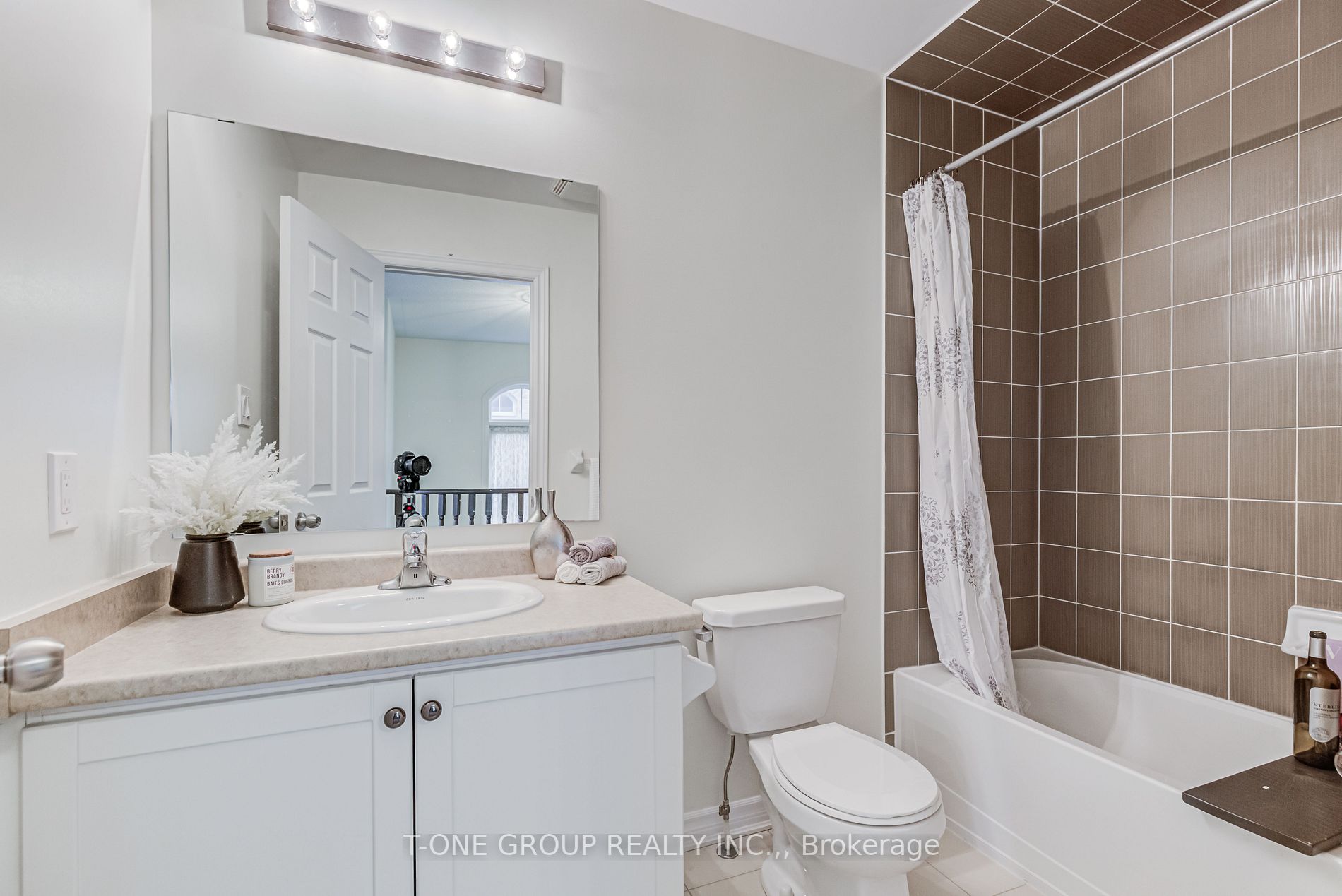 281 Dundas Way