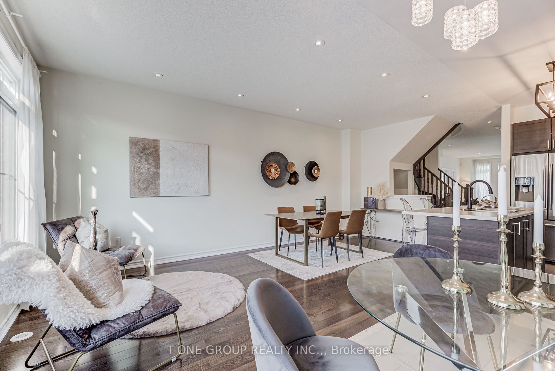281 Dundas Way