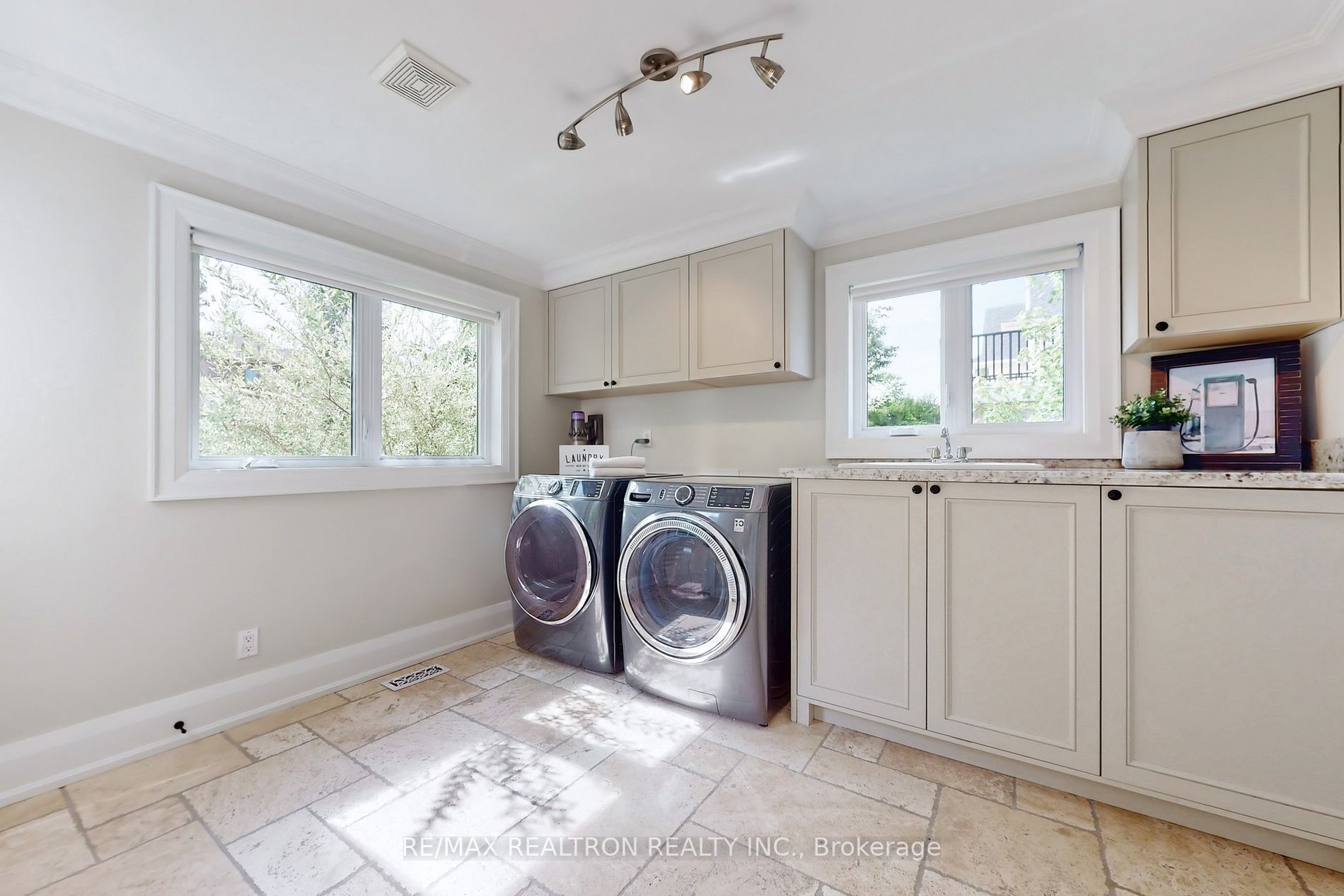 2 Campbell Crt
