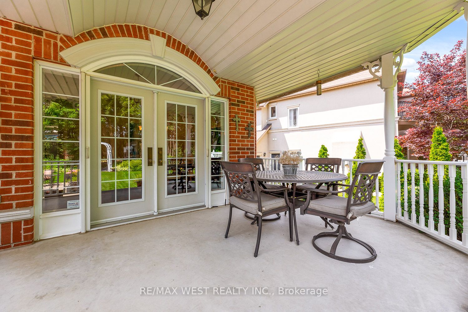 82 English Daisy Crt