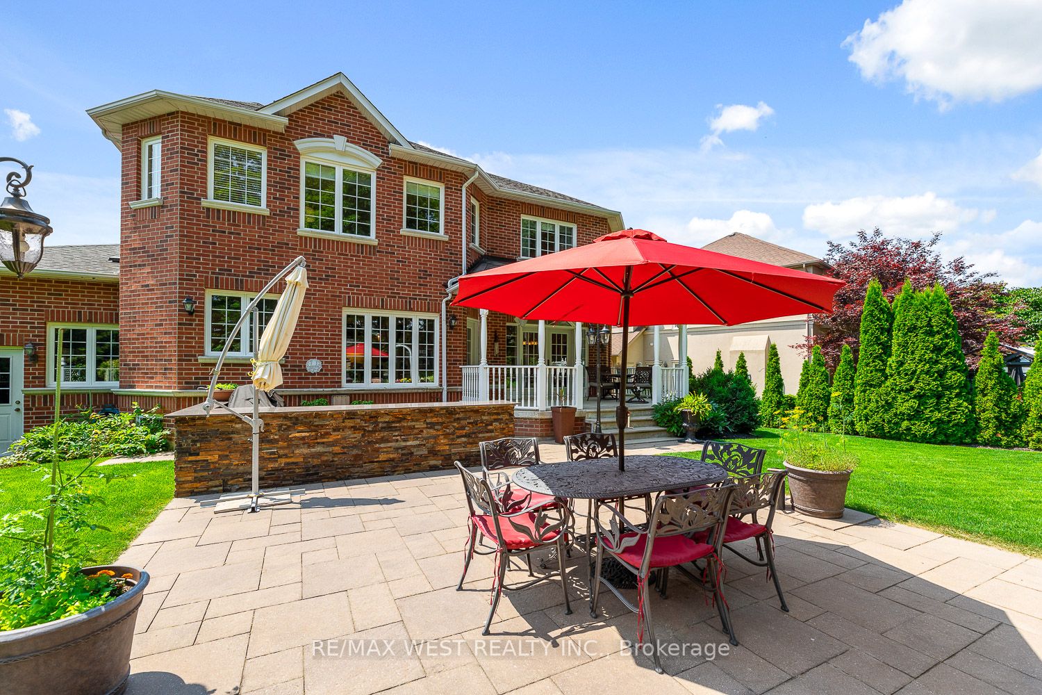 82 English Daisy Crt