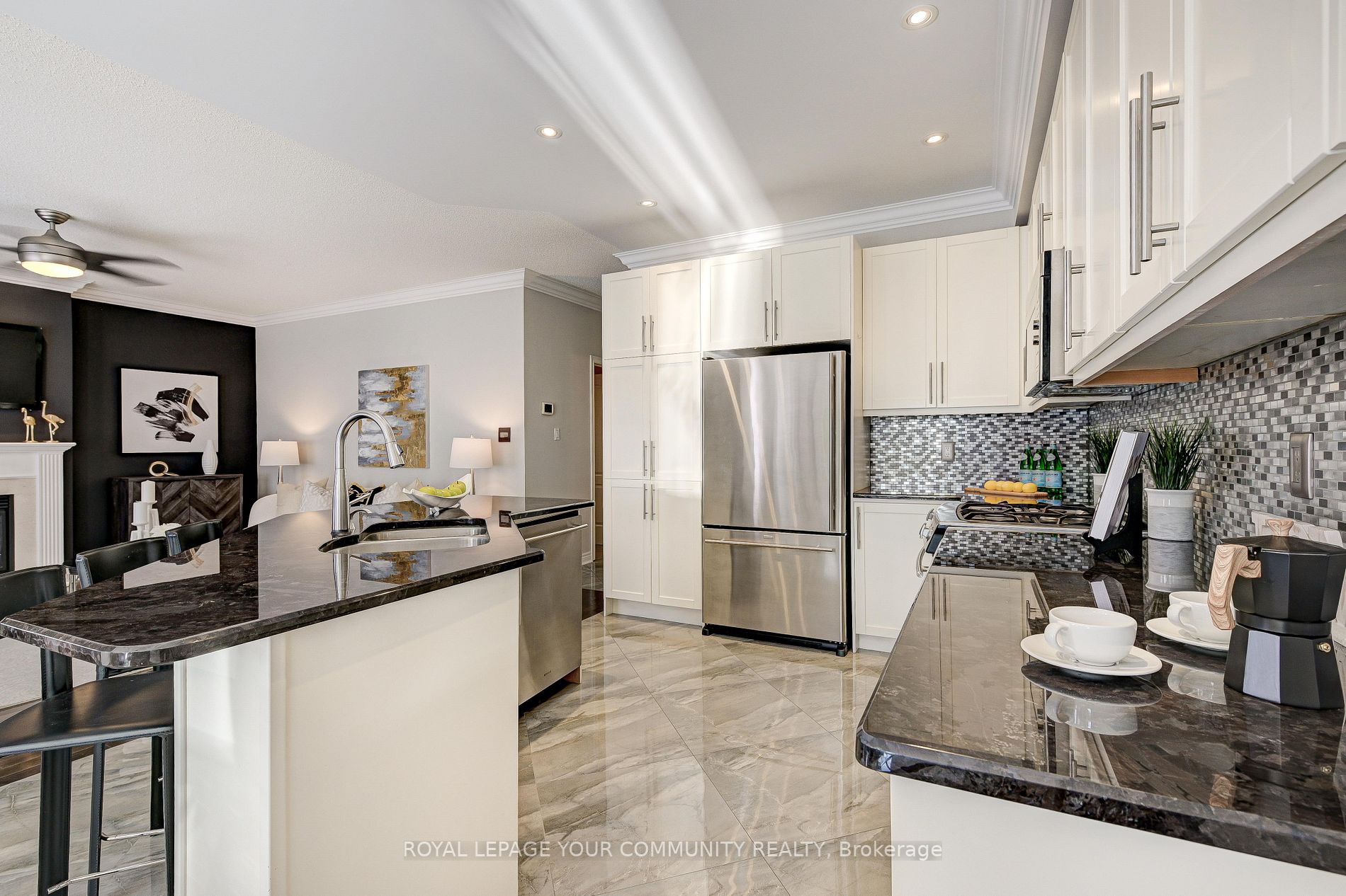 63 Woodbury Cres