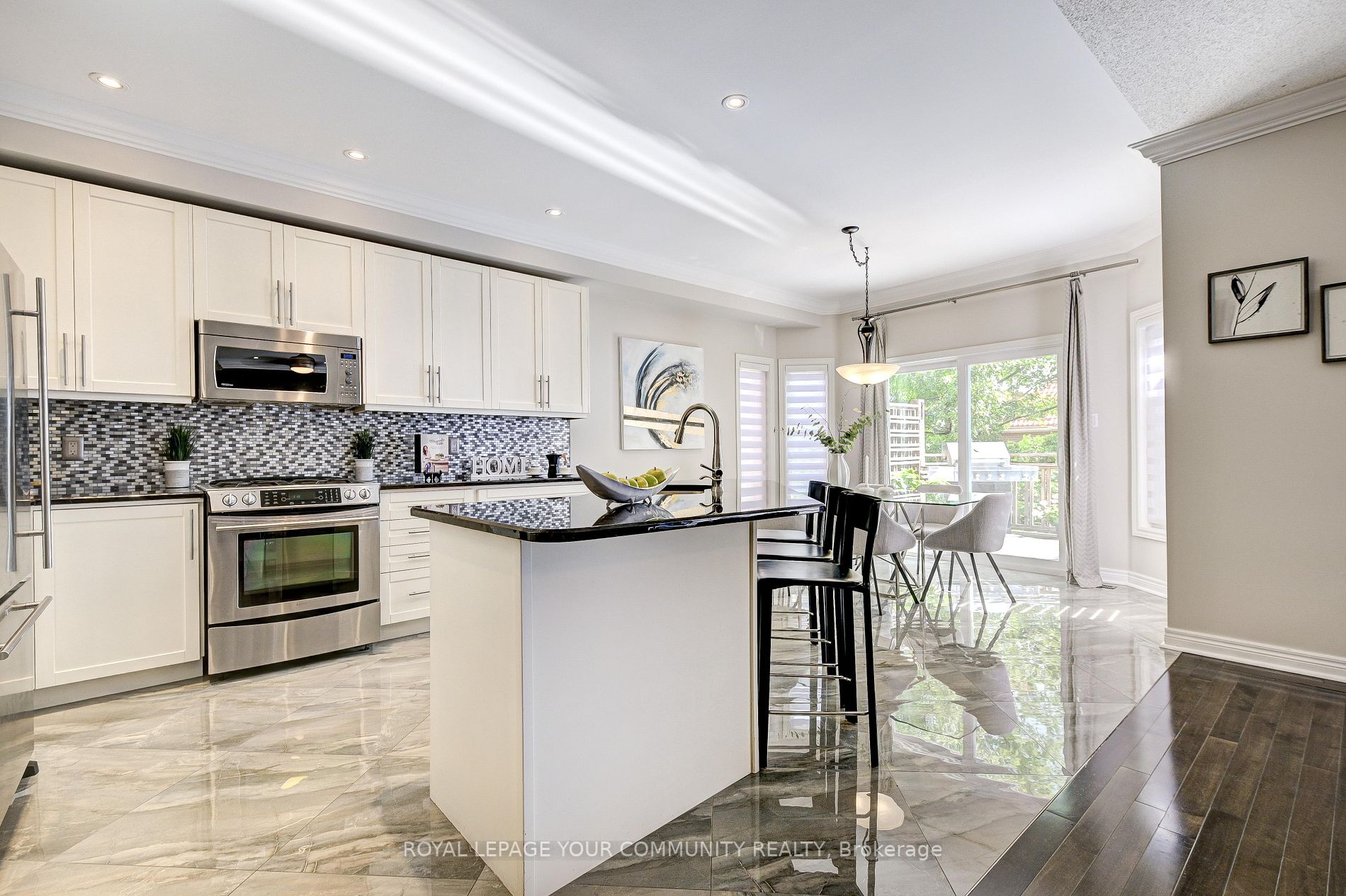 63 Woodbury Cres