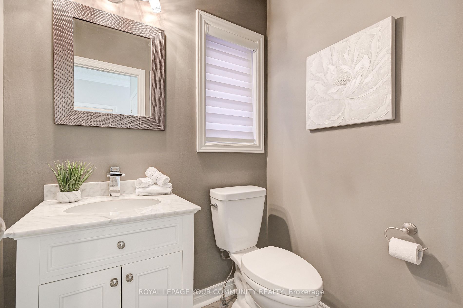 63 Woodbury Cres