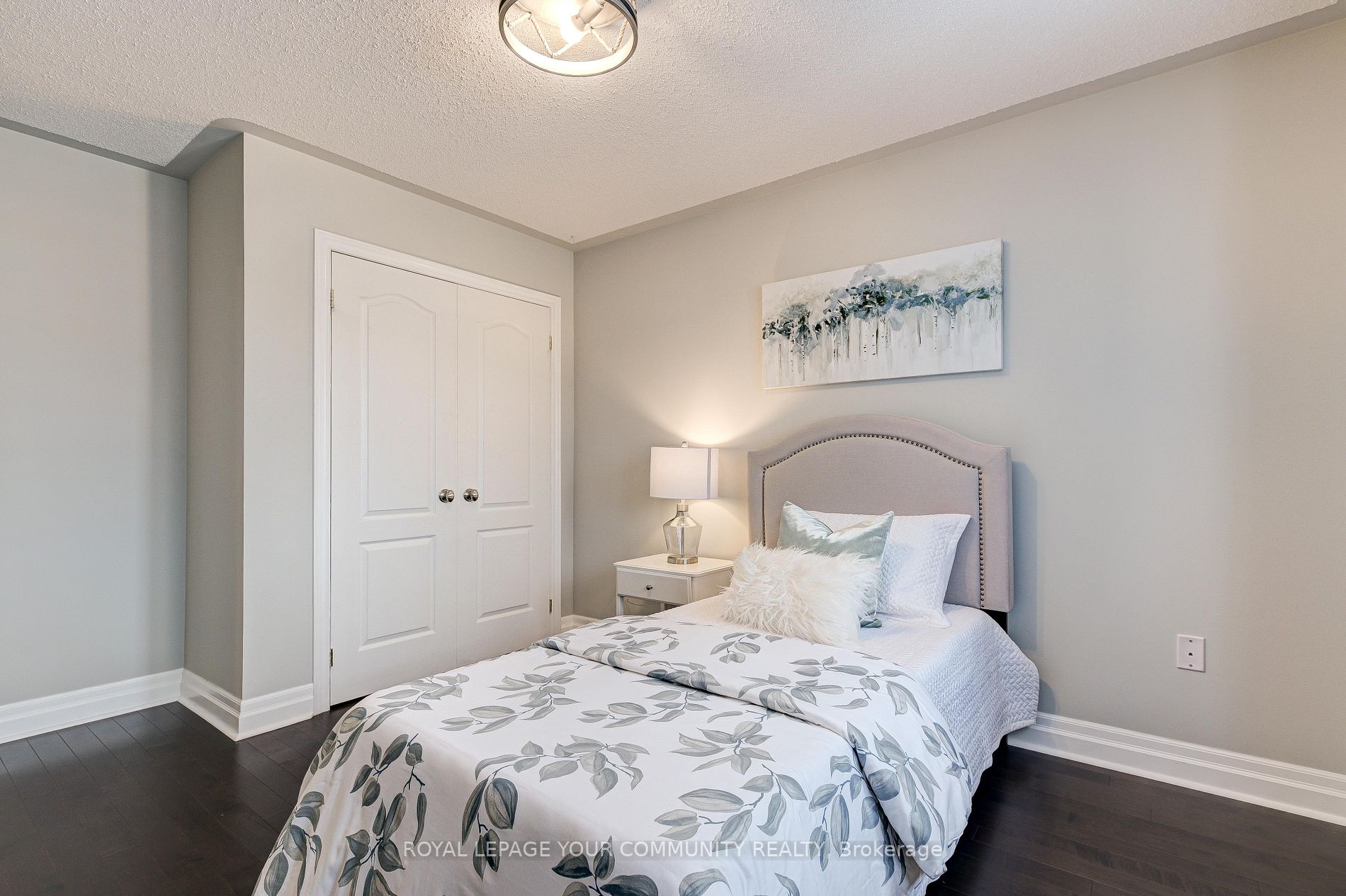 63 Woodbury Cres