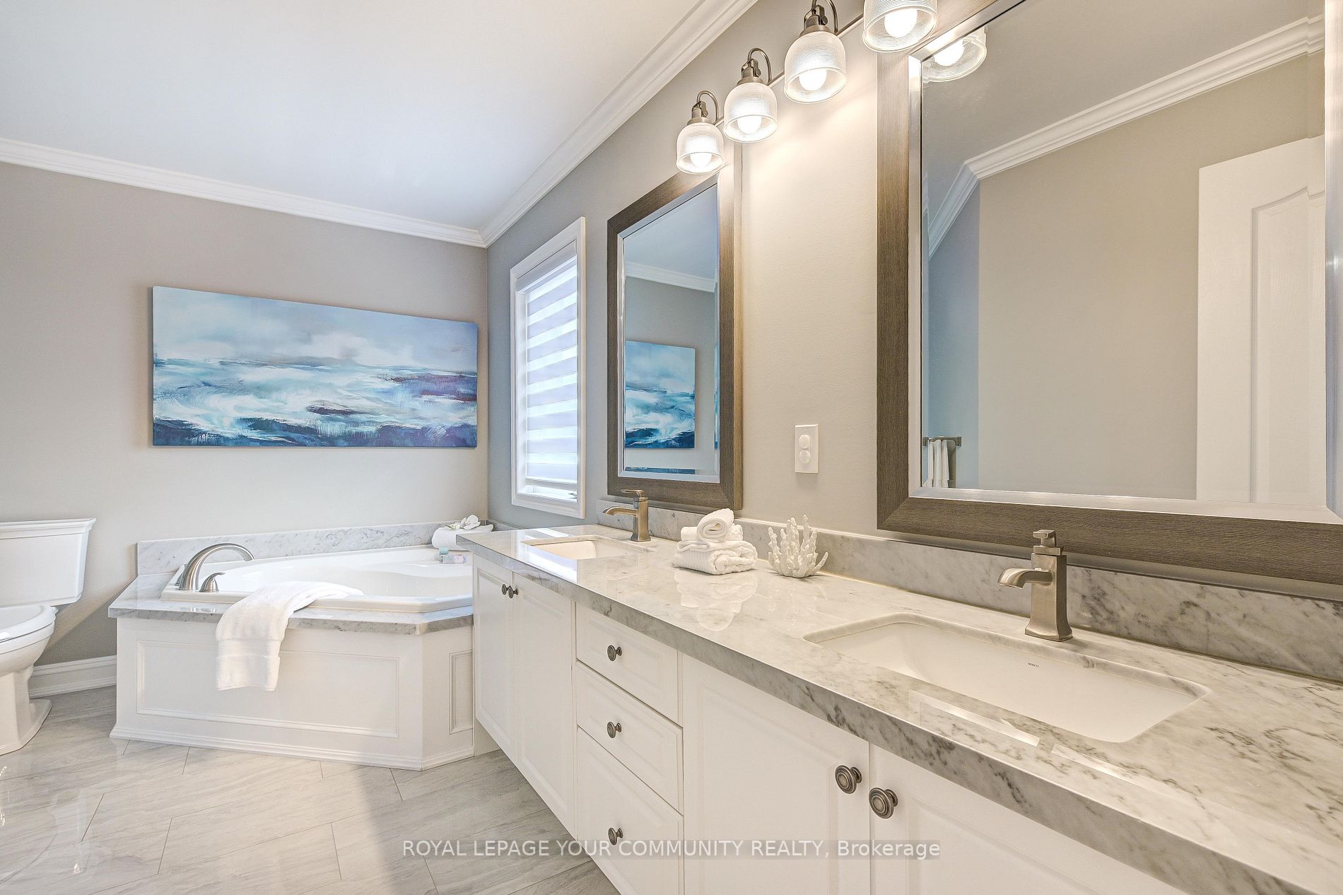 63 Woodbury Cres