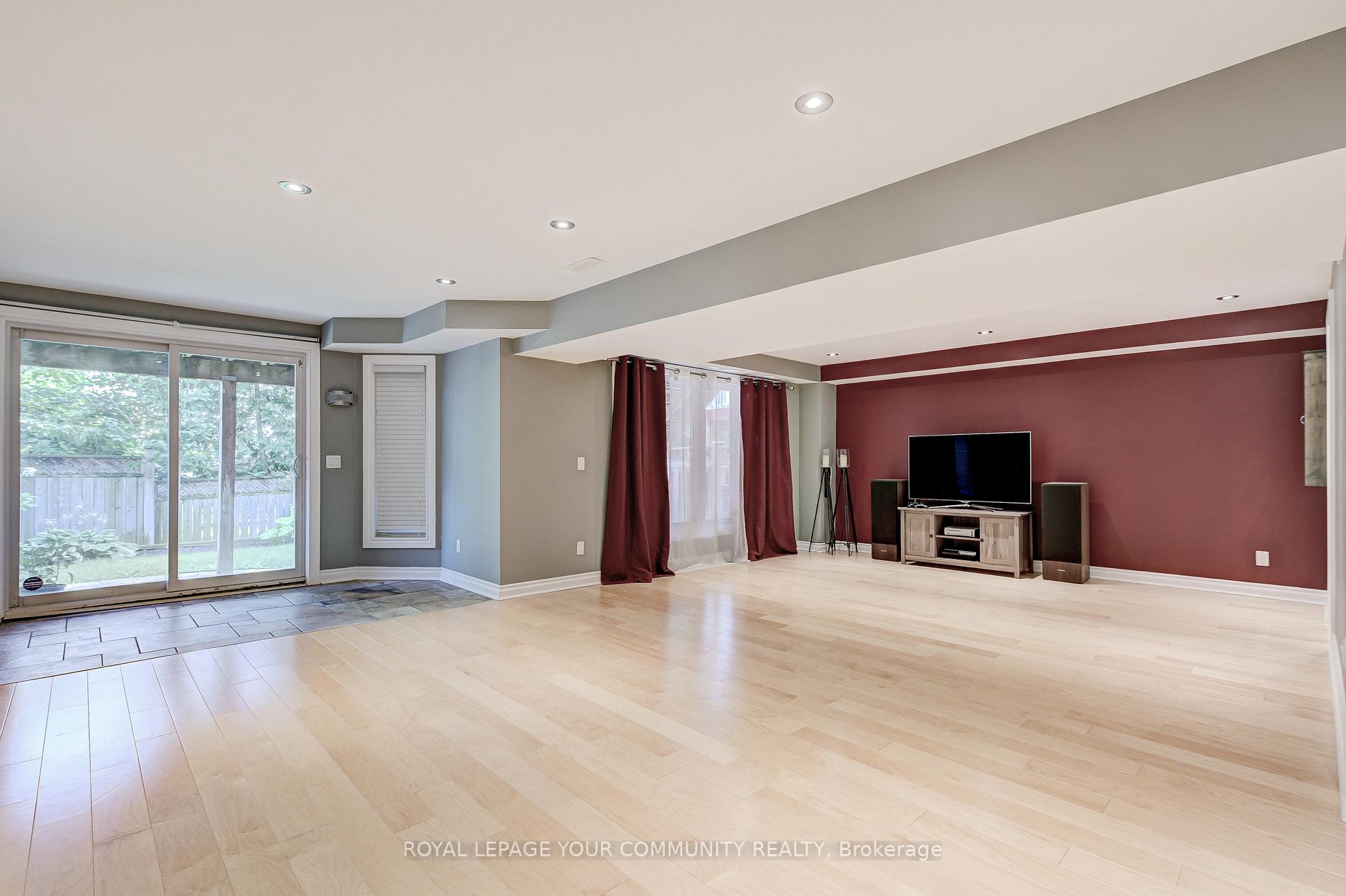 63 Woodbury Cres