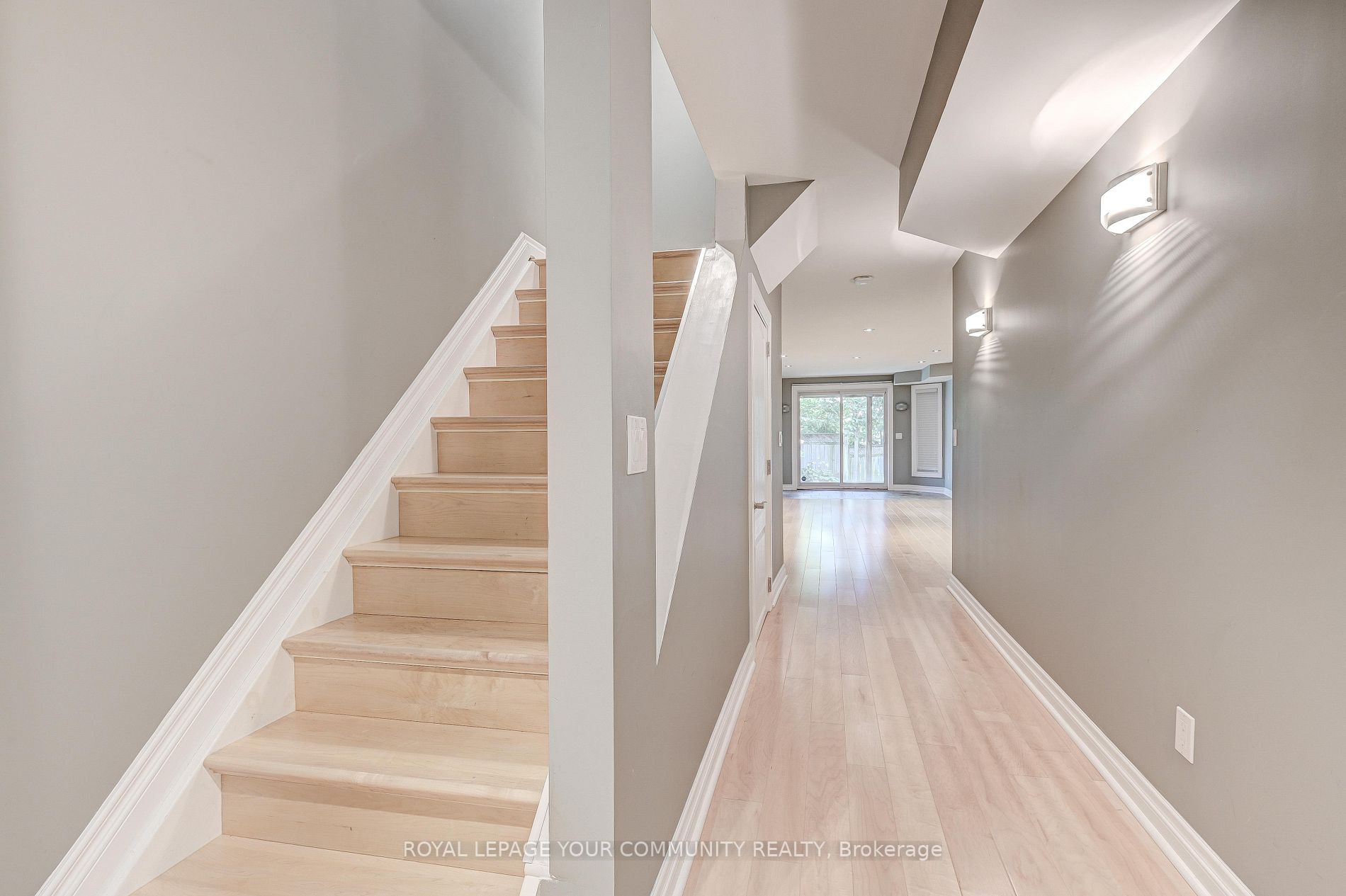 63 Woodbury Cres
