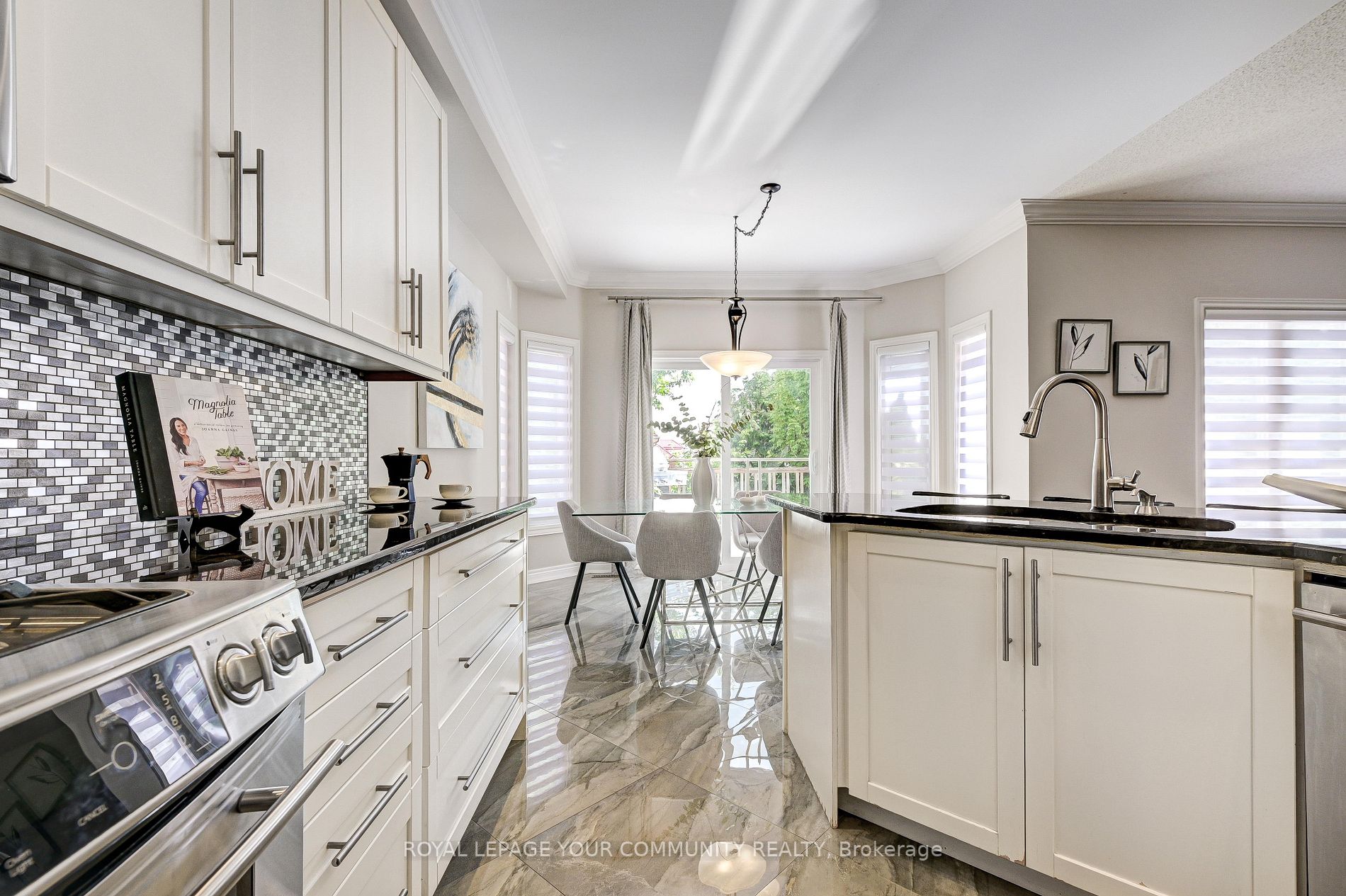 63 Woodbury Cres