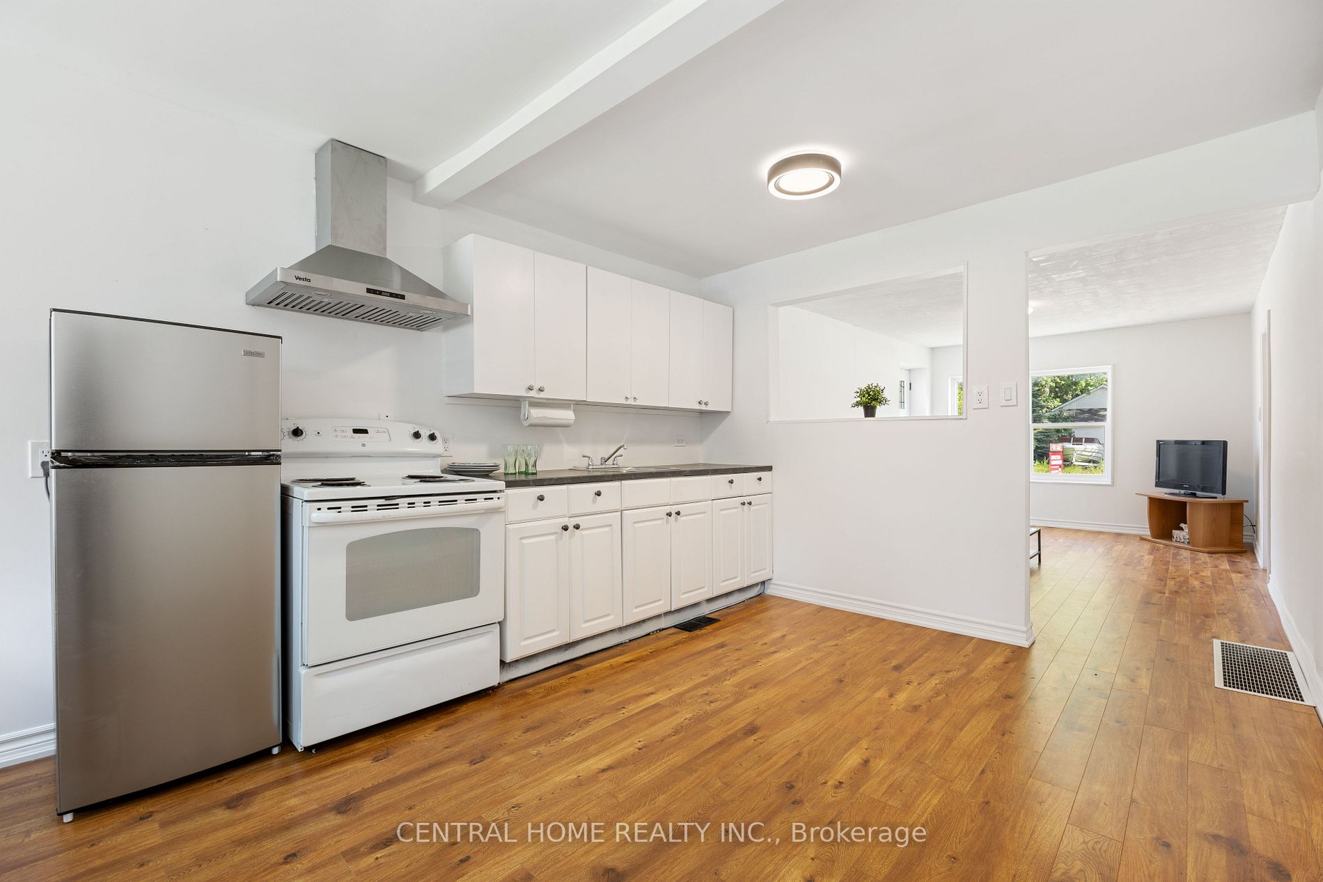 208 Bayview Avenue
