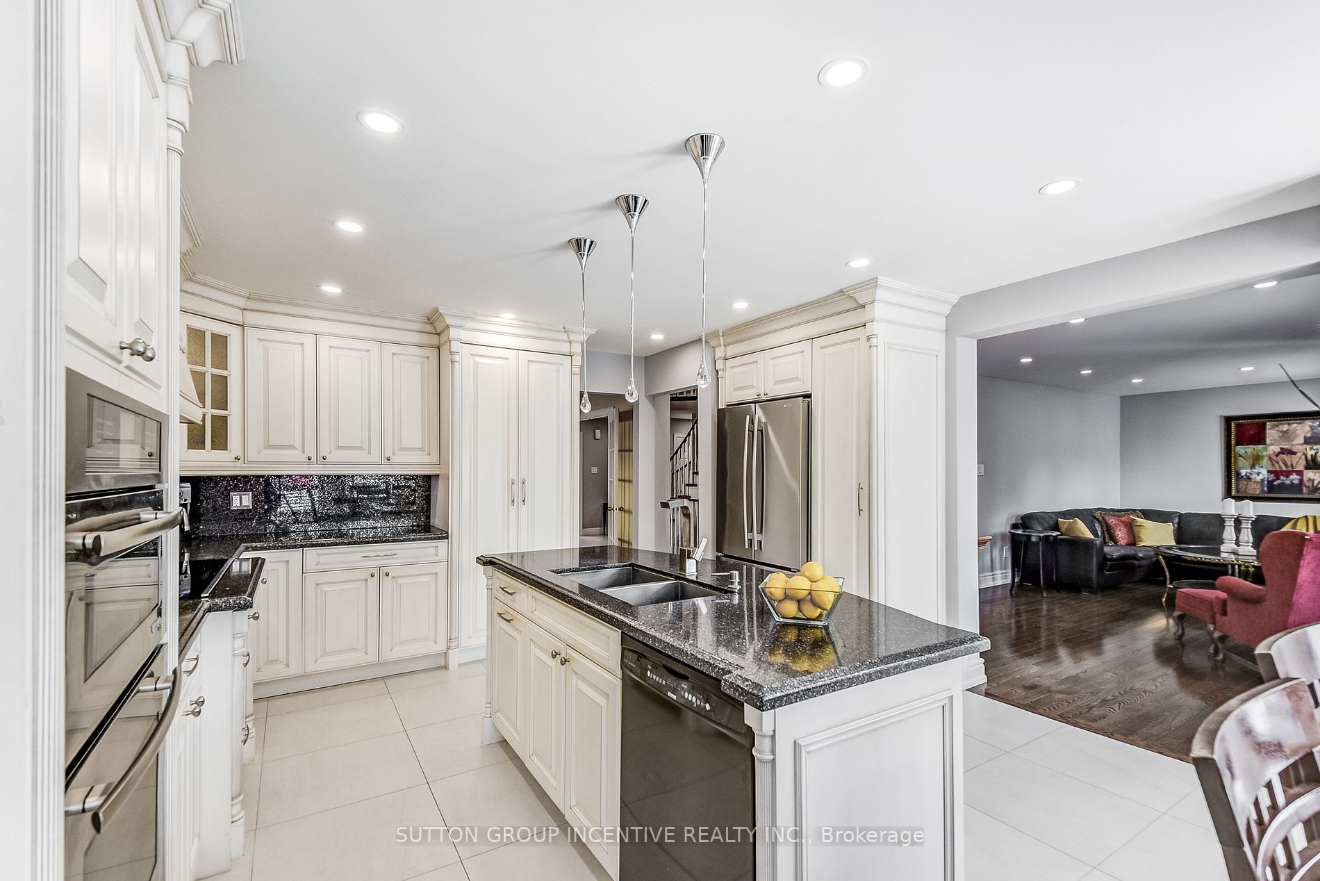 133 Carlyle Cres
