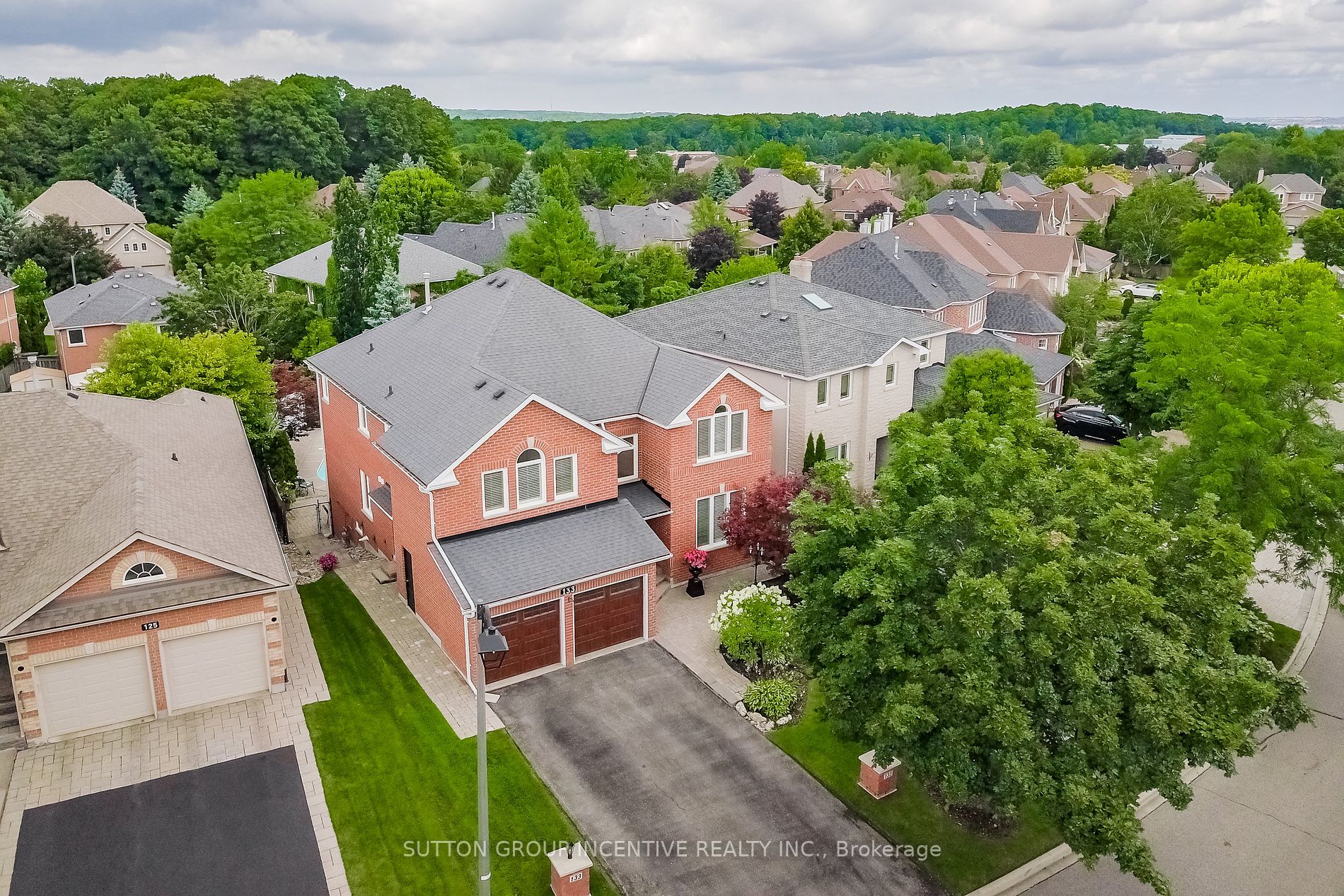133 Carlyle Cres