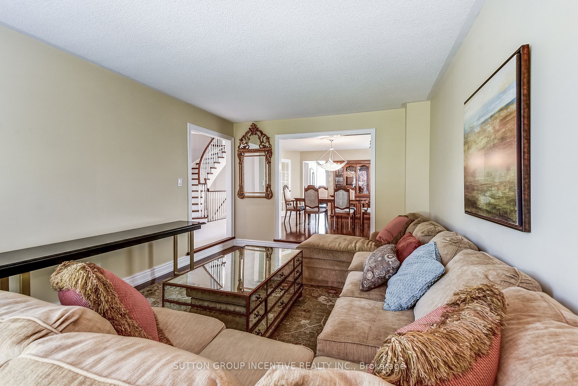 133 Carlyle Cres