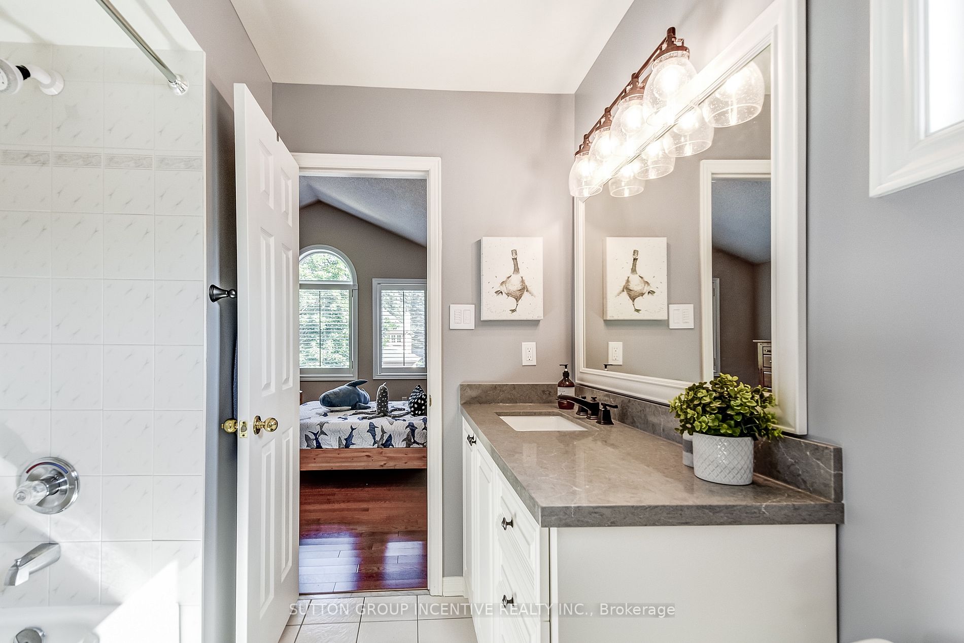 133 Carlyle Cres
