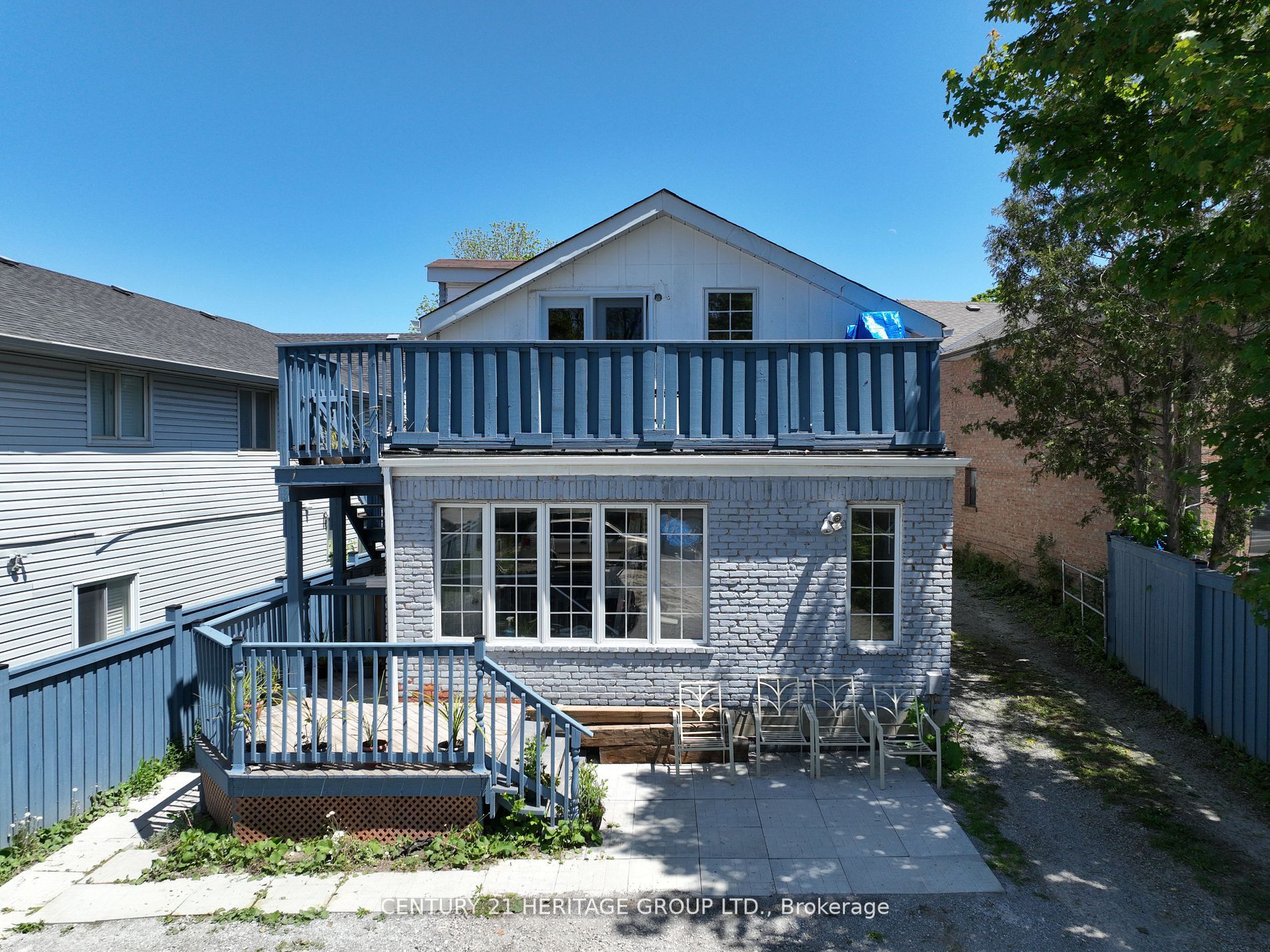 106 Main St S