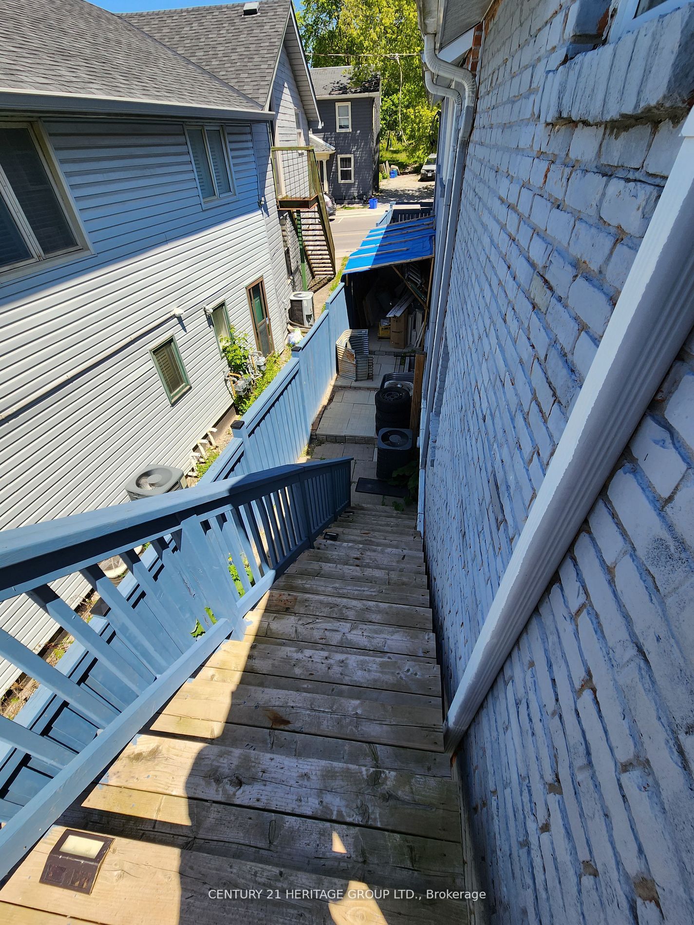 106 Main St S
