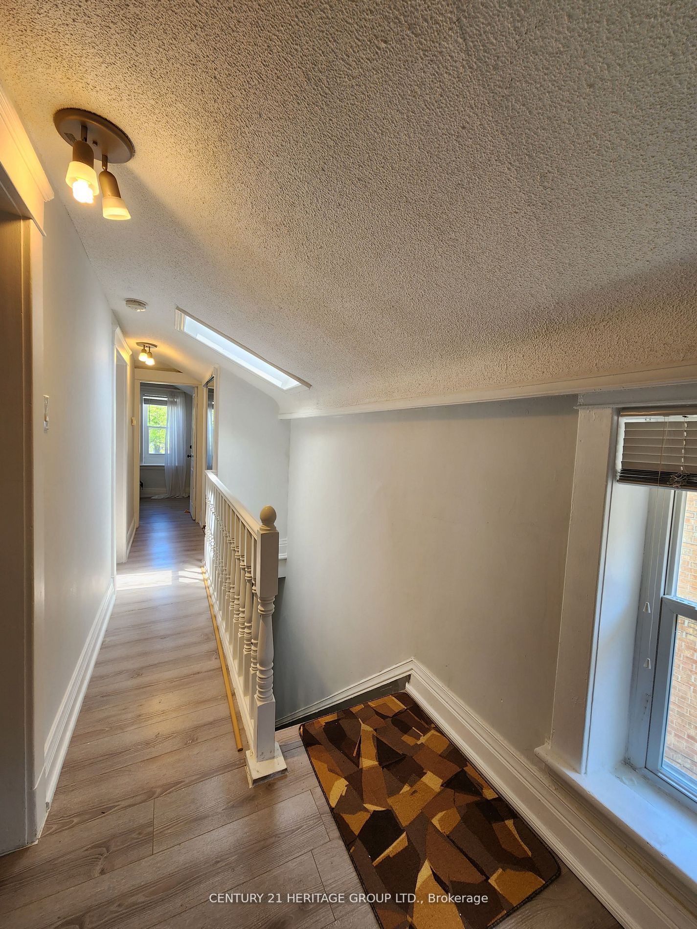 106 Main St S